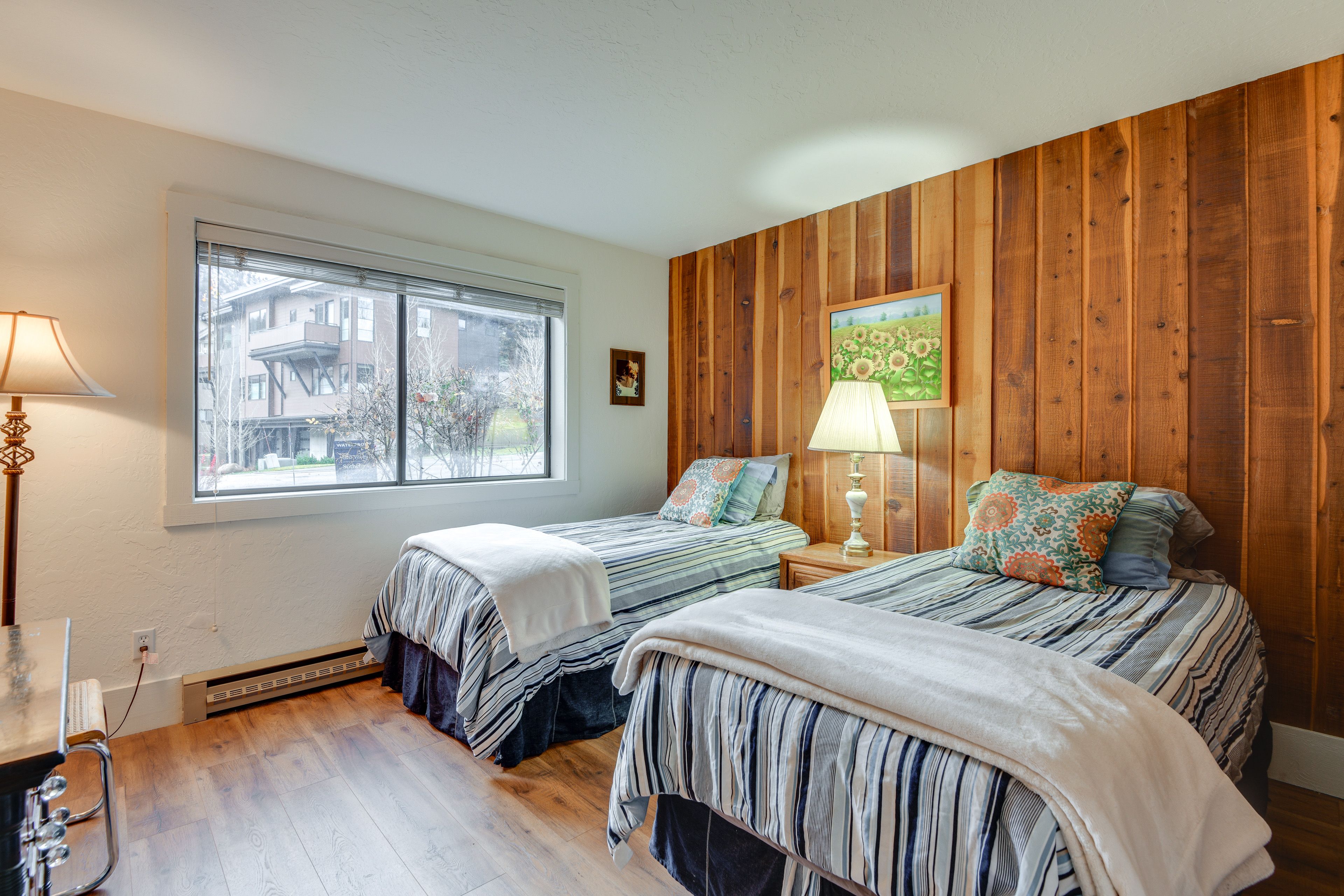 Bedroom 2 | 2 Twin Beds