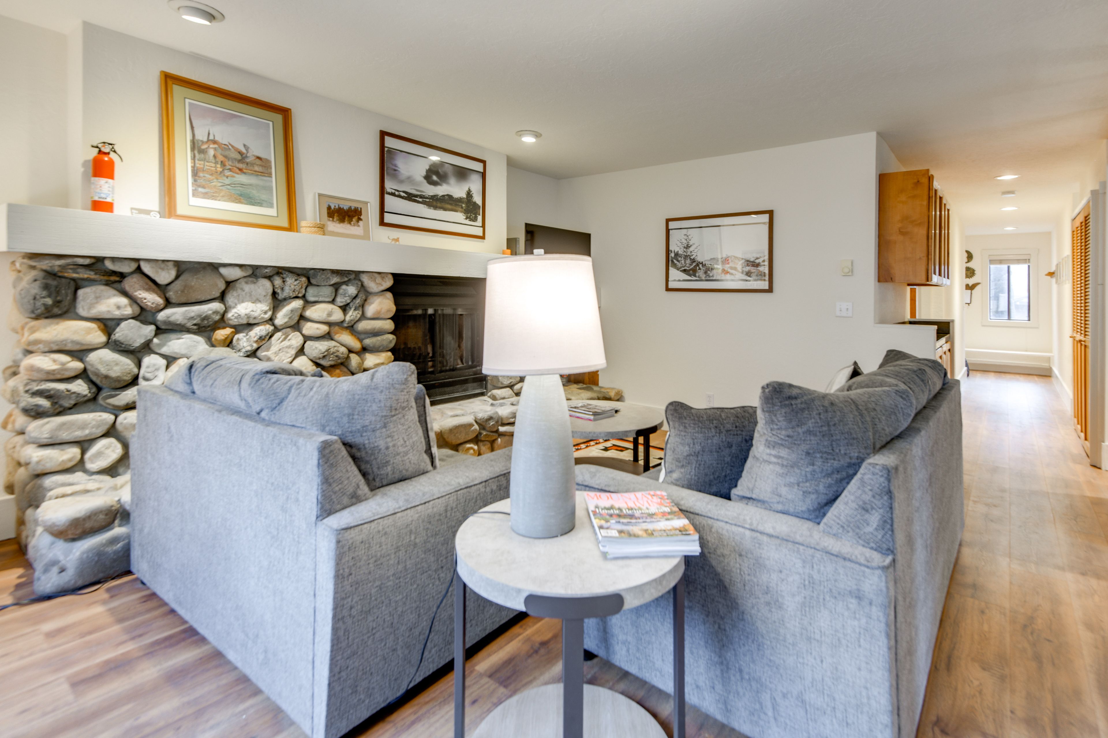 Living Room | Sleeper Sofa | Wood-Burning Fireplace | Cable TV | Free WiFi