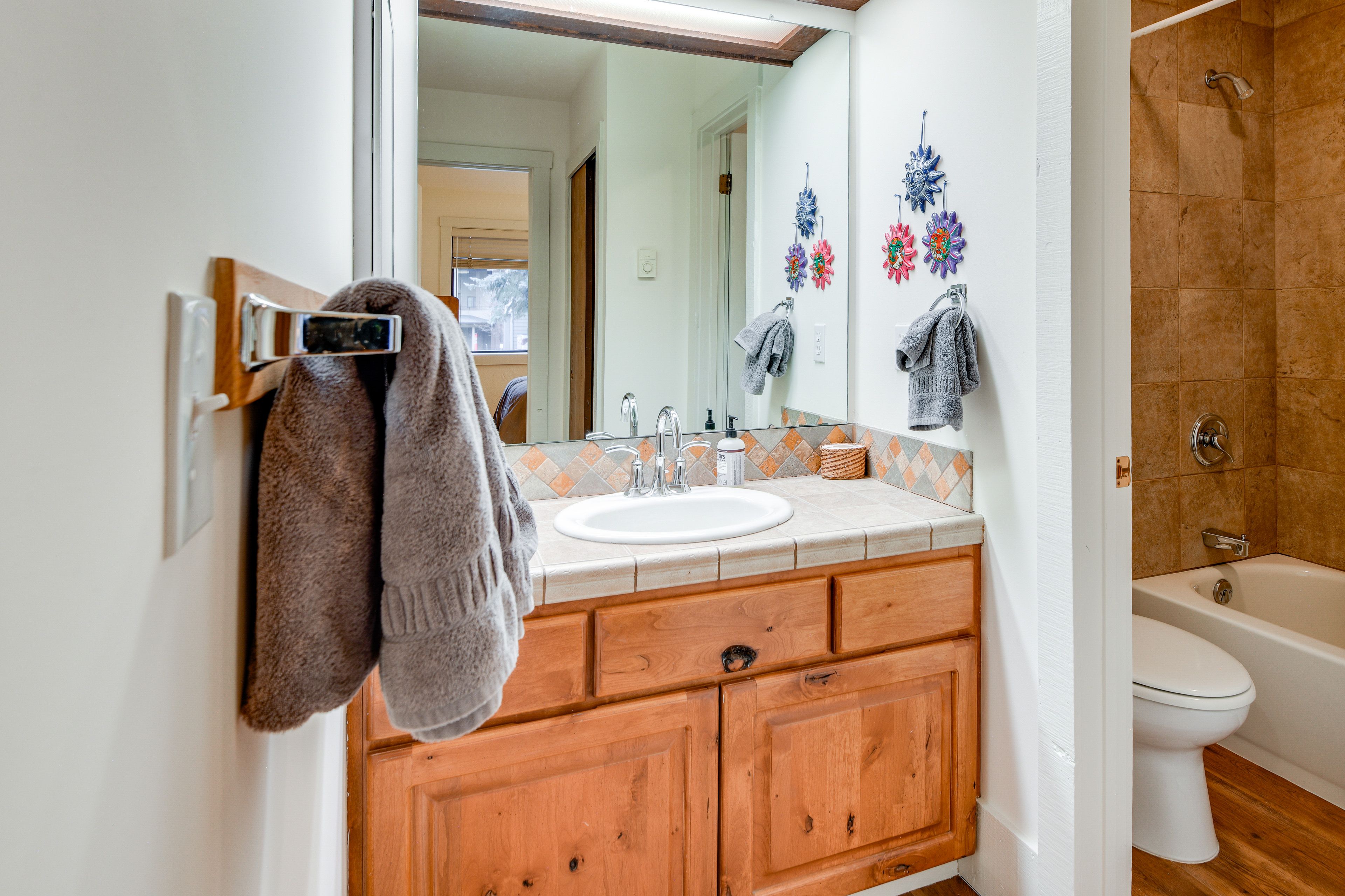 Full Bathroom | Towels Provided | Complimentary Toiletries | Hair Dryer