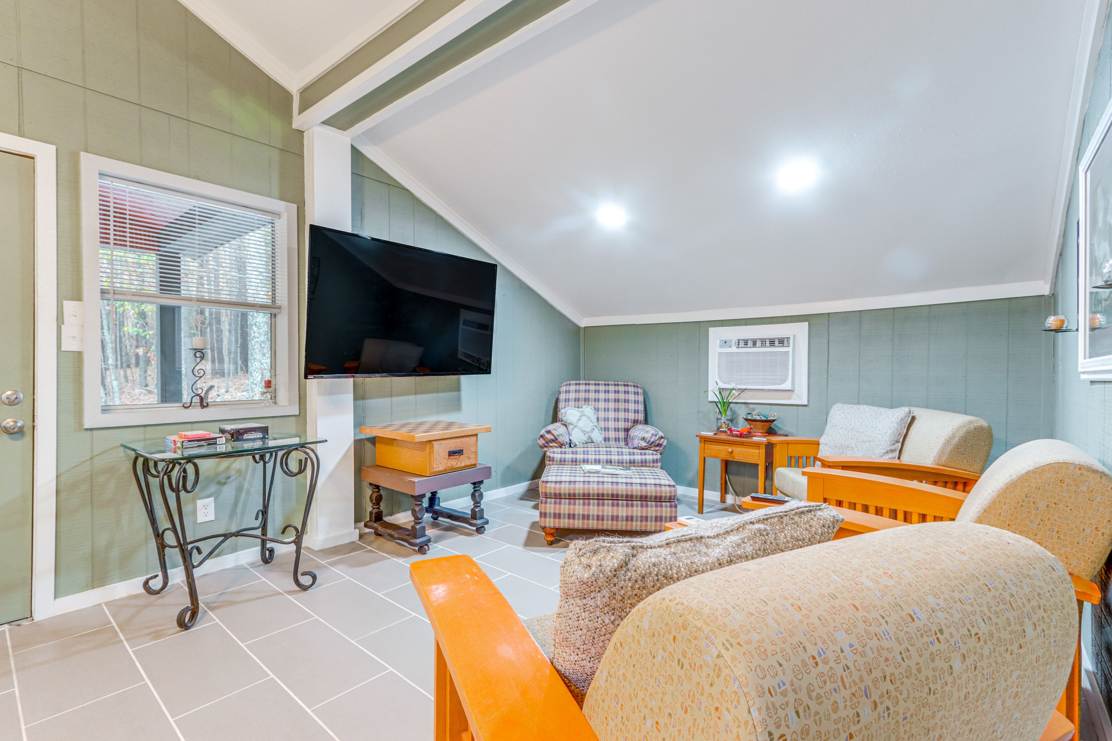 Studio | Lounge Area | Washer & Dryer