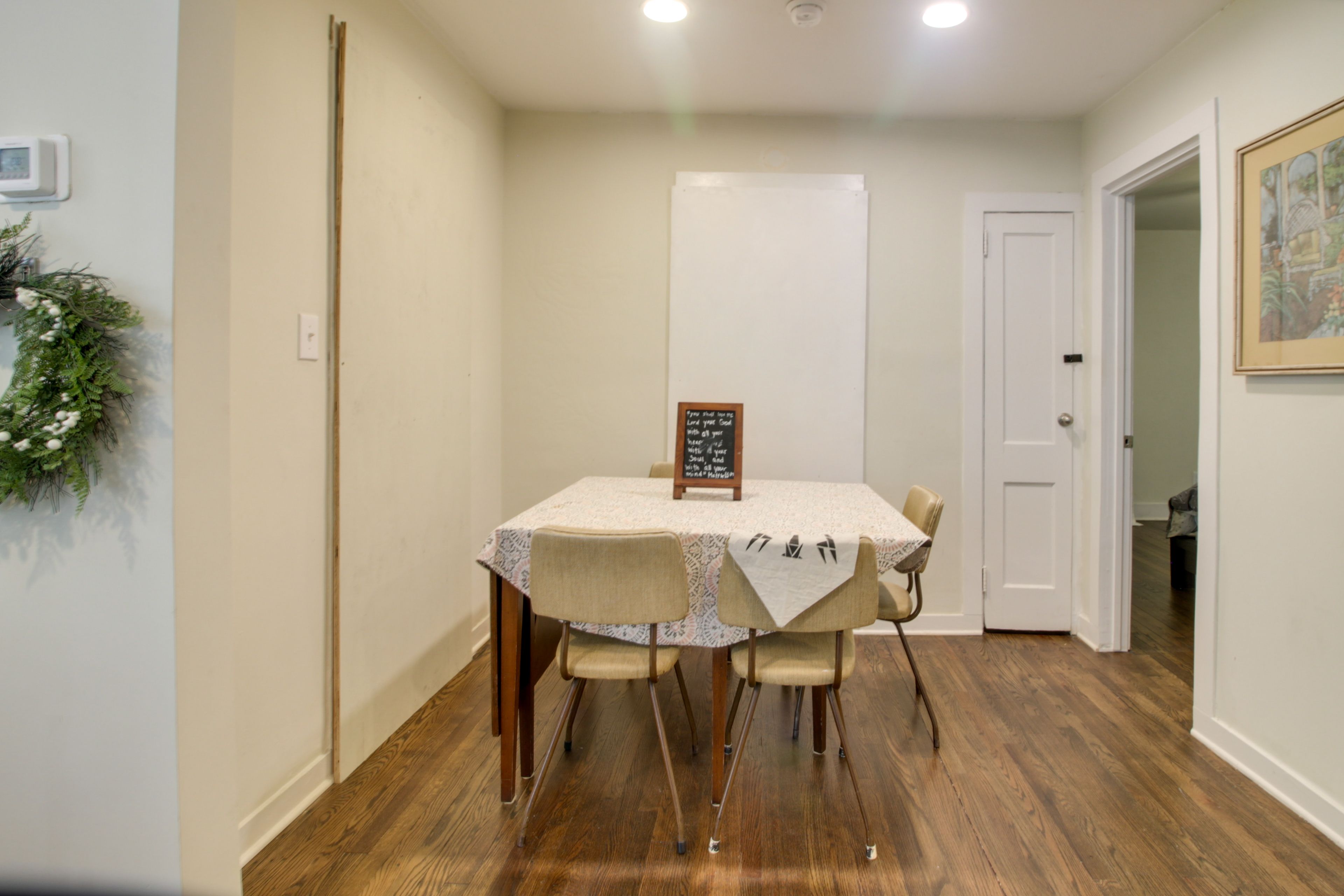 Dining Area | Dishware & Flatware Provided