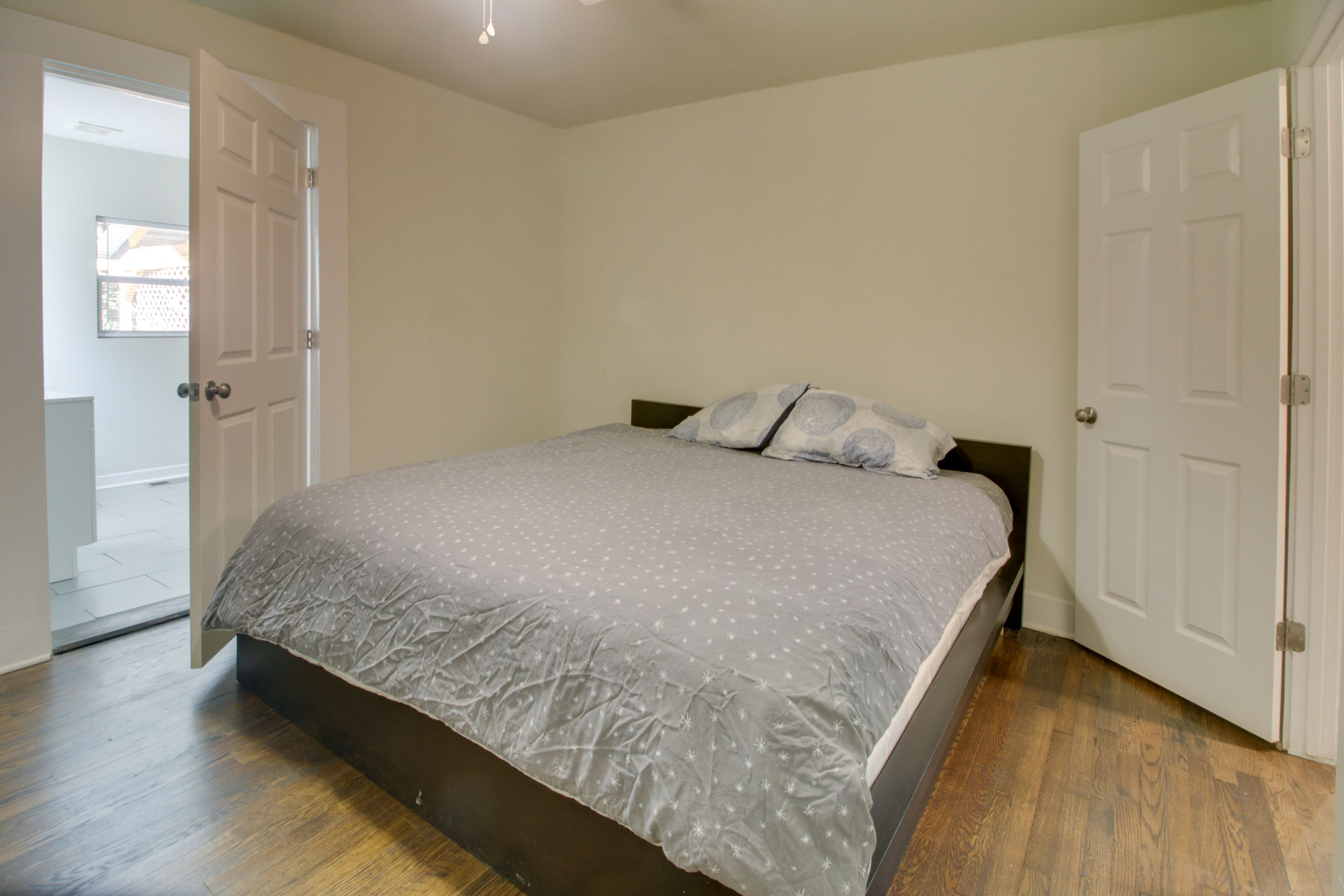 Bedroom 1 | King Bed