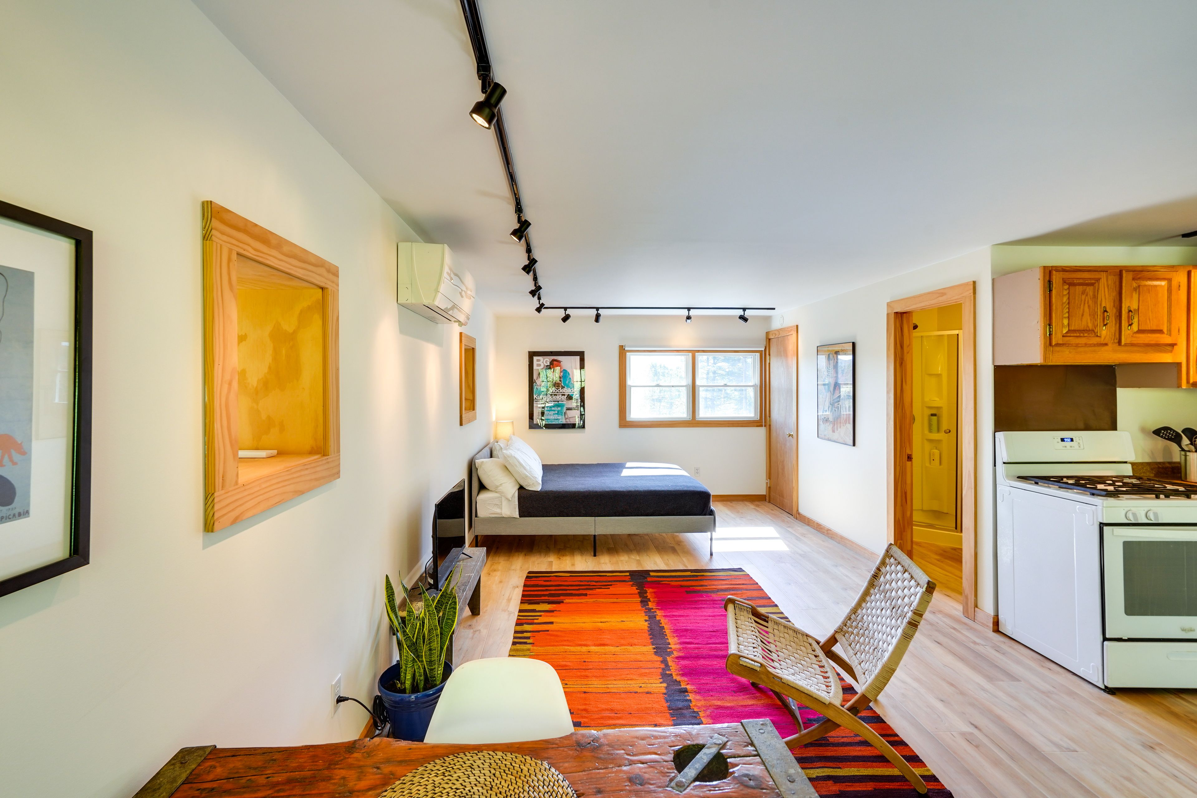 Sleeping Area | Queen Bed | Linens Provided
