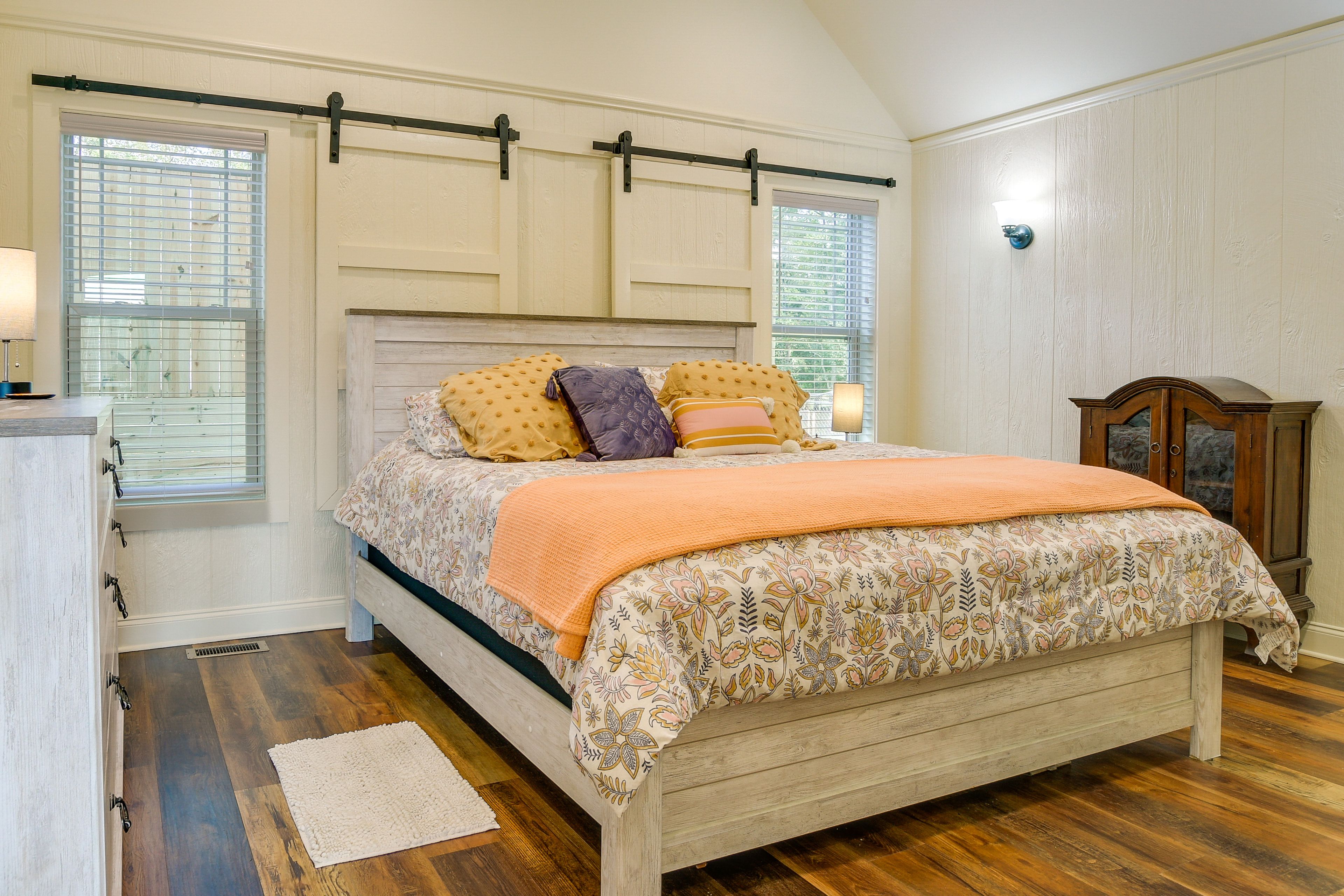 Bedroom 1 | King Bed | Linens & Towels | Desk | En-Suite Bathroom