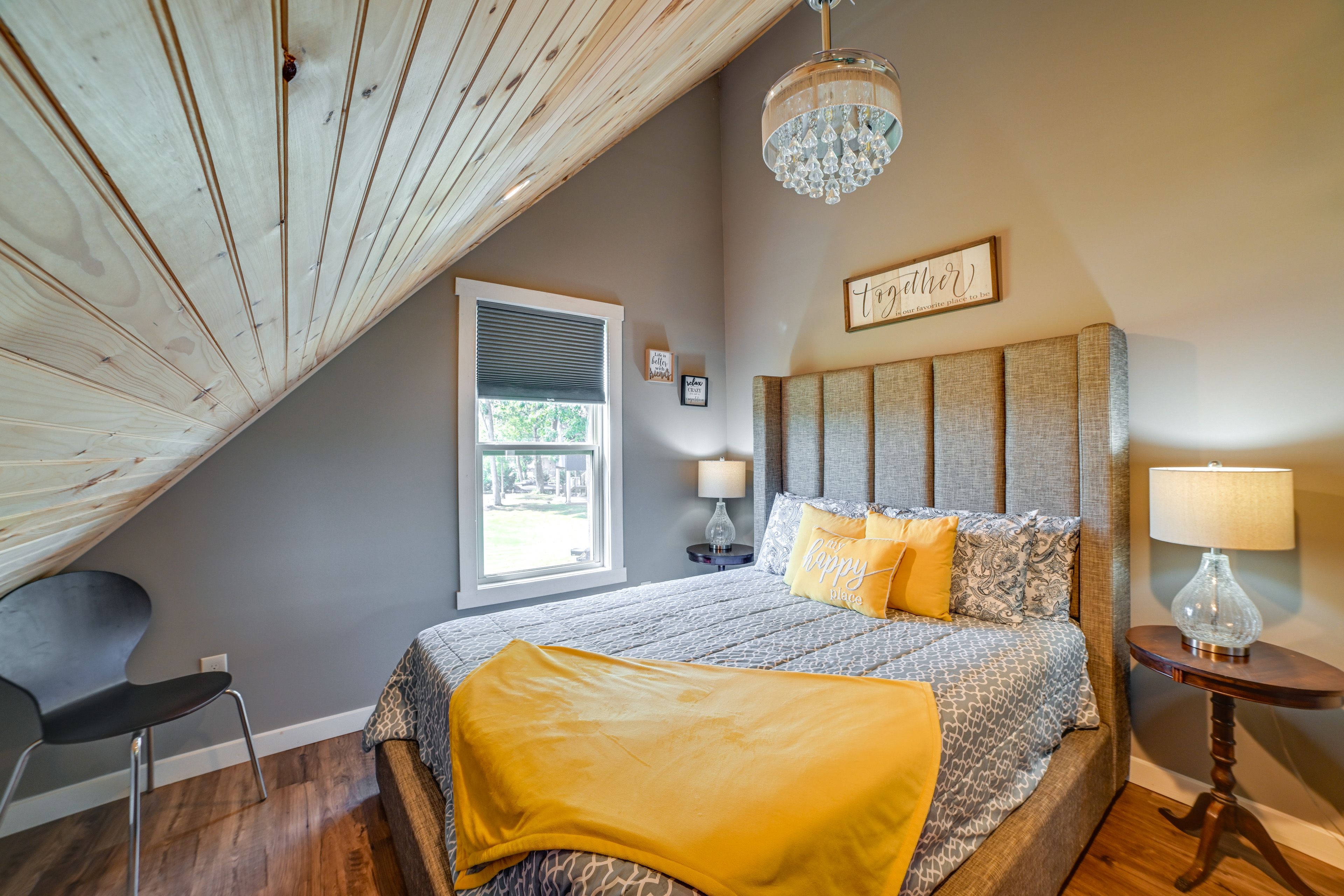 Bedroom 2 | Queen Bed