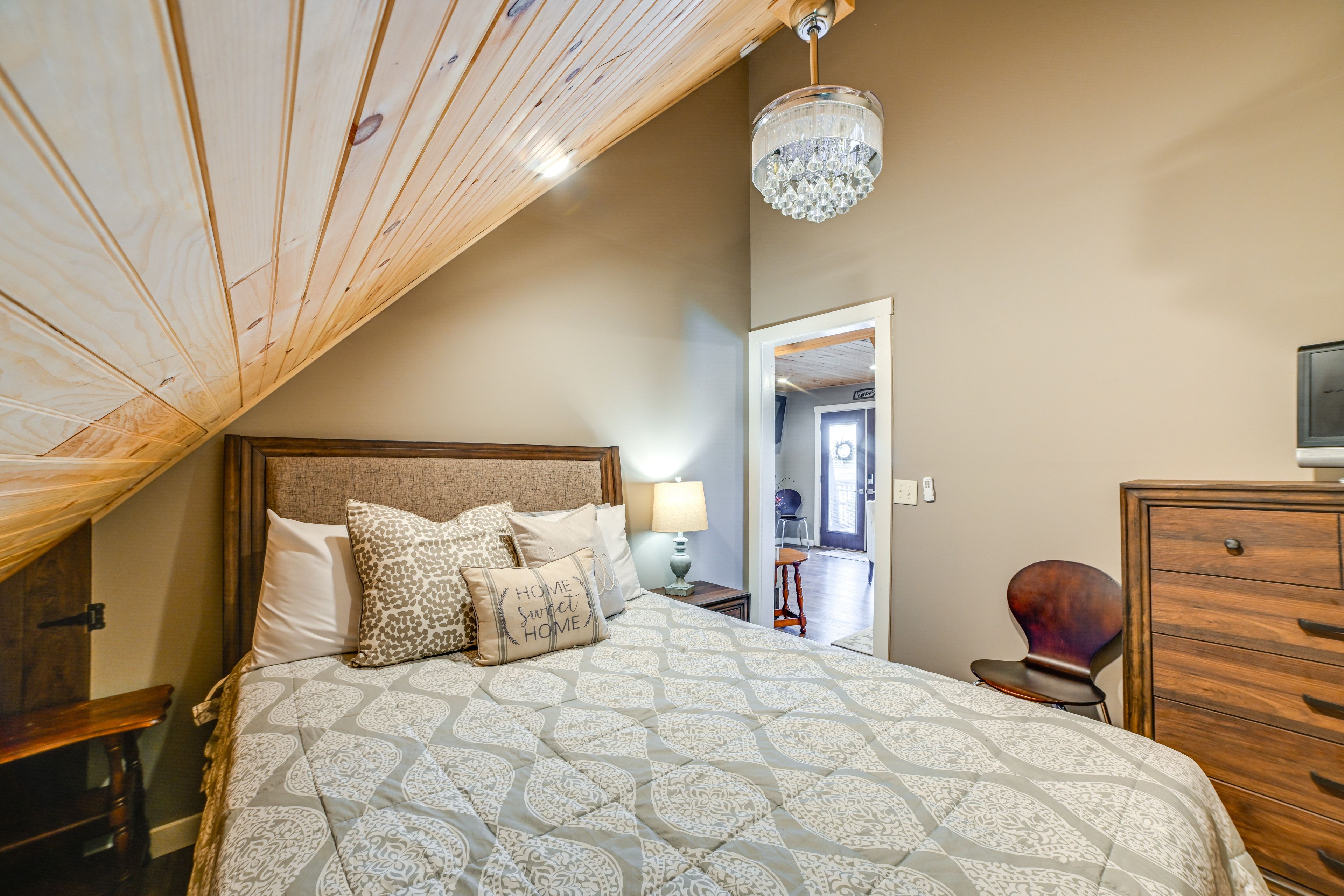 Bedroom 1 | Queen Bed | Linens Provided