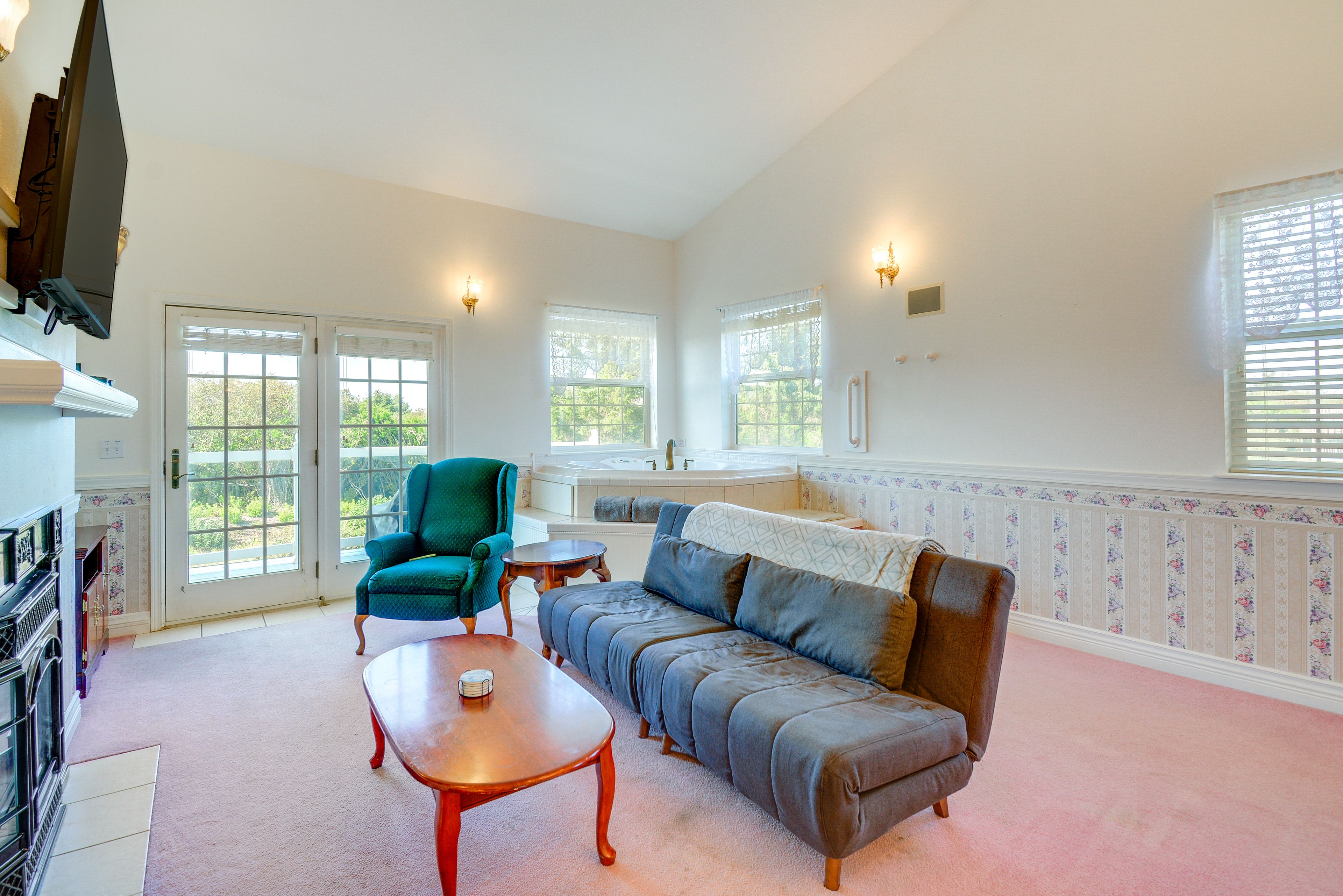 Ocean Shores Vacation Rental | 1BR | 1BA | 895 Sq Ft | Stairs Required to Enter