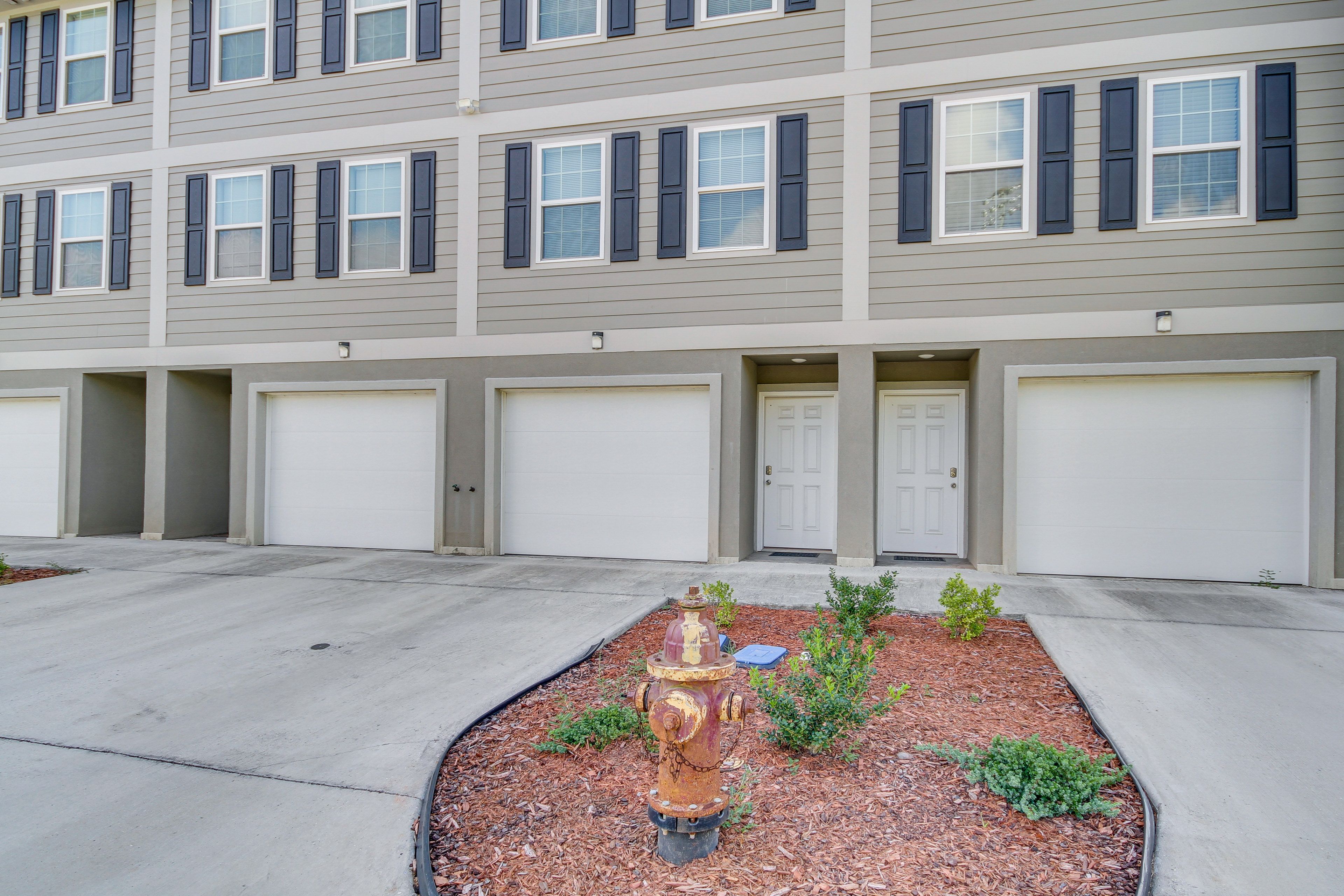 Parking | Driveway (1 Vehicle) | Garage (1 Vehicle)