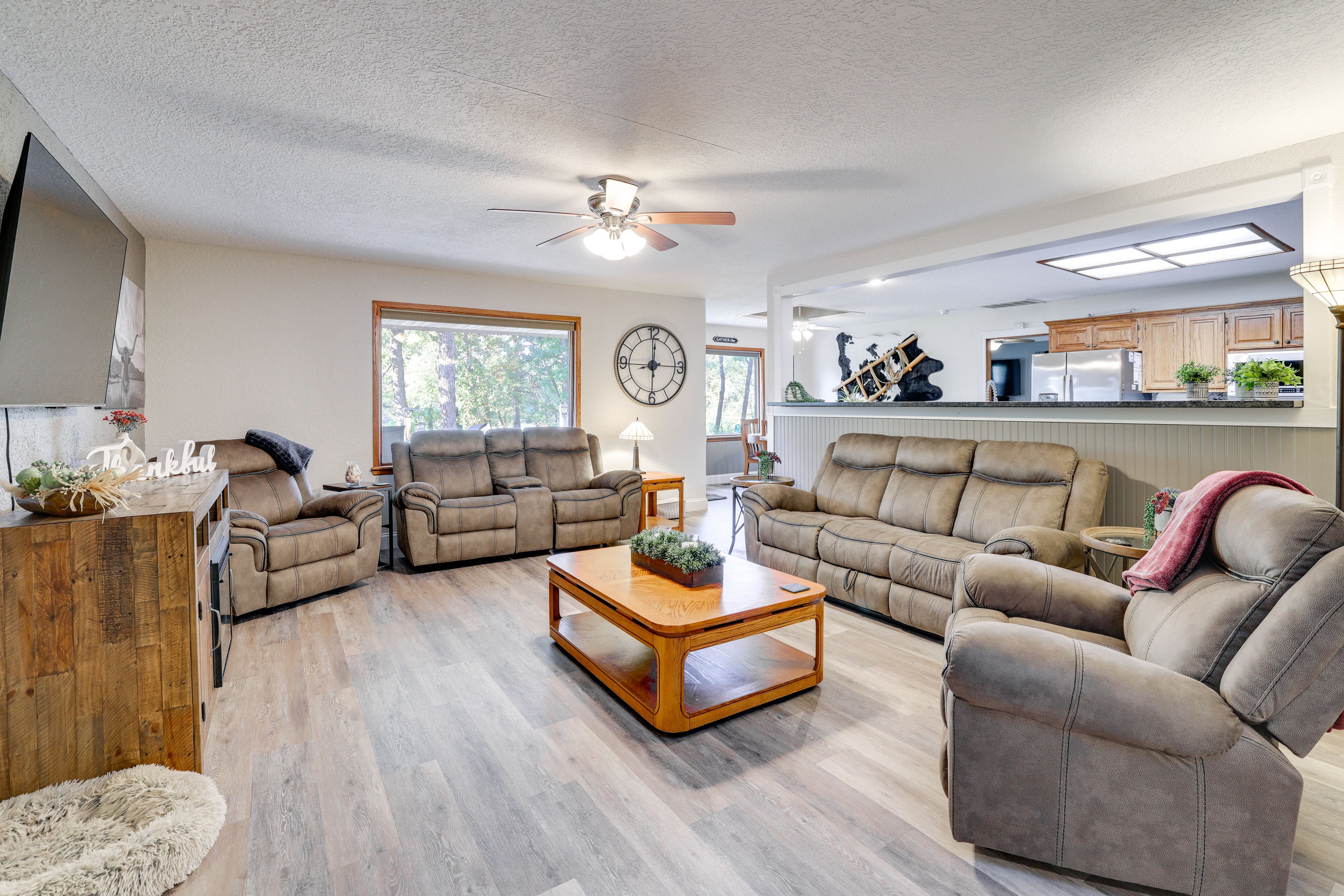 Living Room | Smart TV | Central A/C