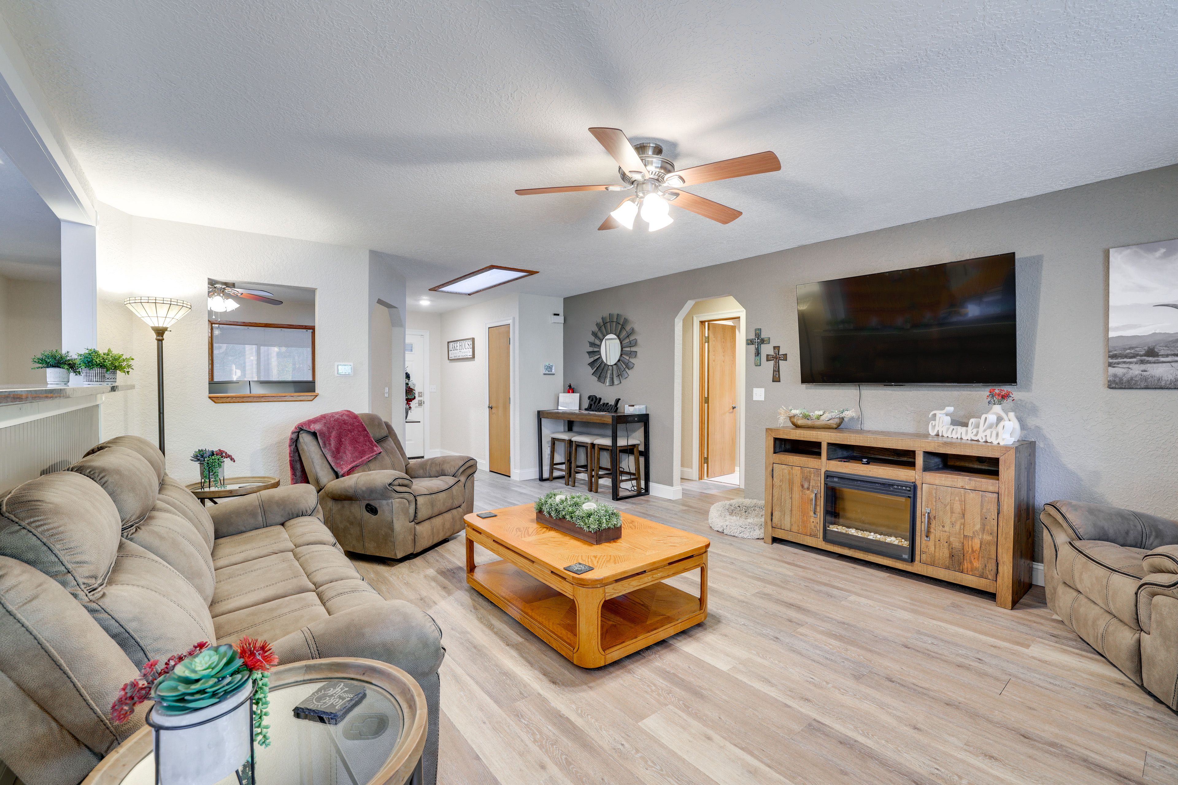 Living Room | Electric Fireplace | Free WiFi