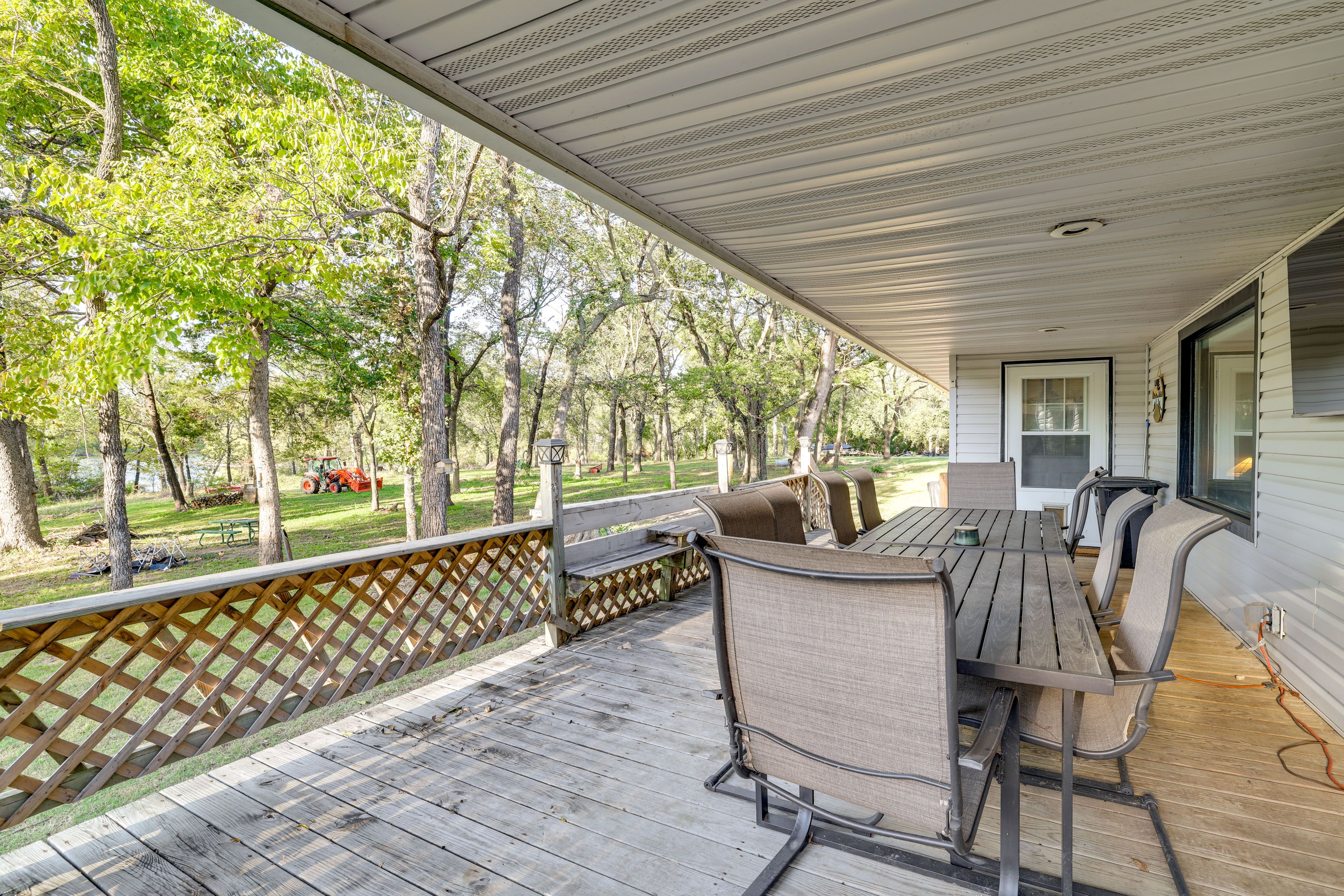 Private Deck | Outdoor Dining Tables | Lake Views