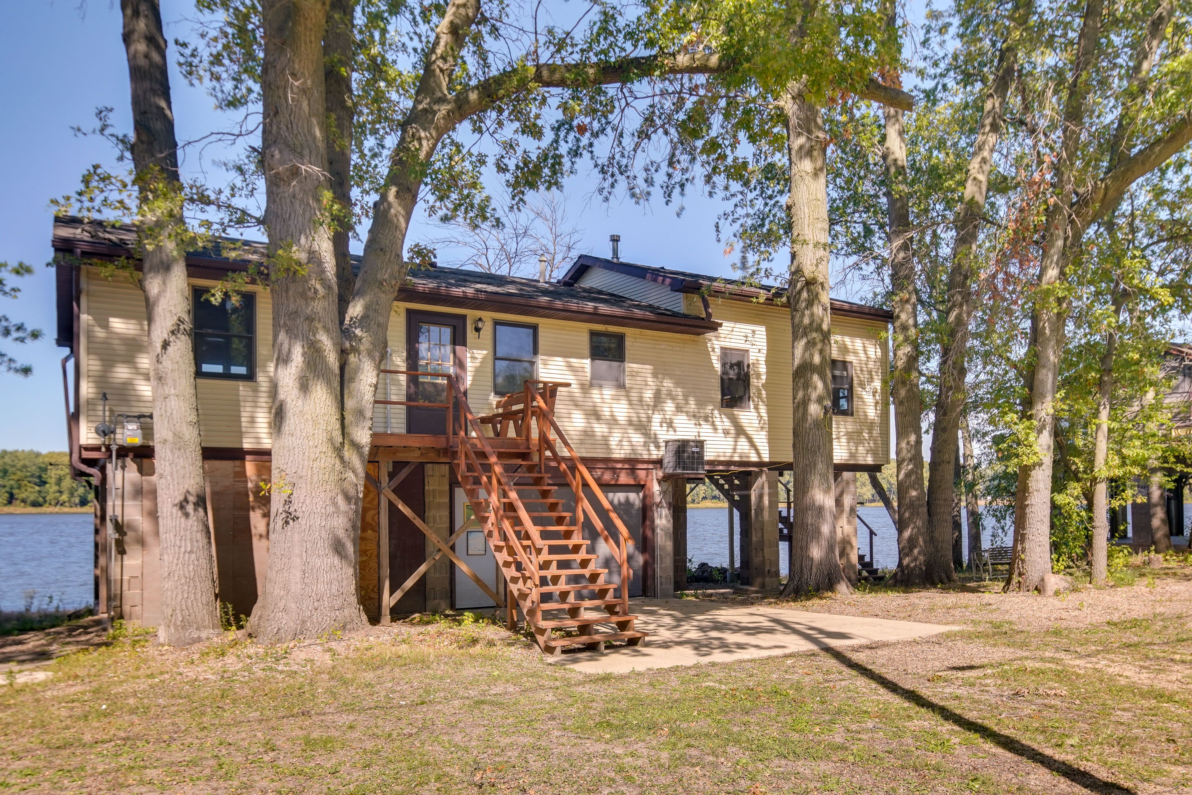 Parking | Garage (1 Vehicle) | Driveway (3 Vehicles) | RV/Trailer Parking