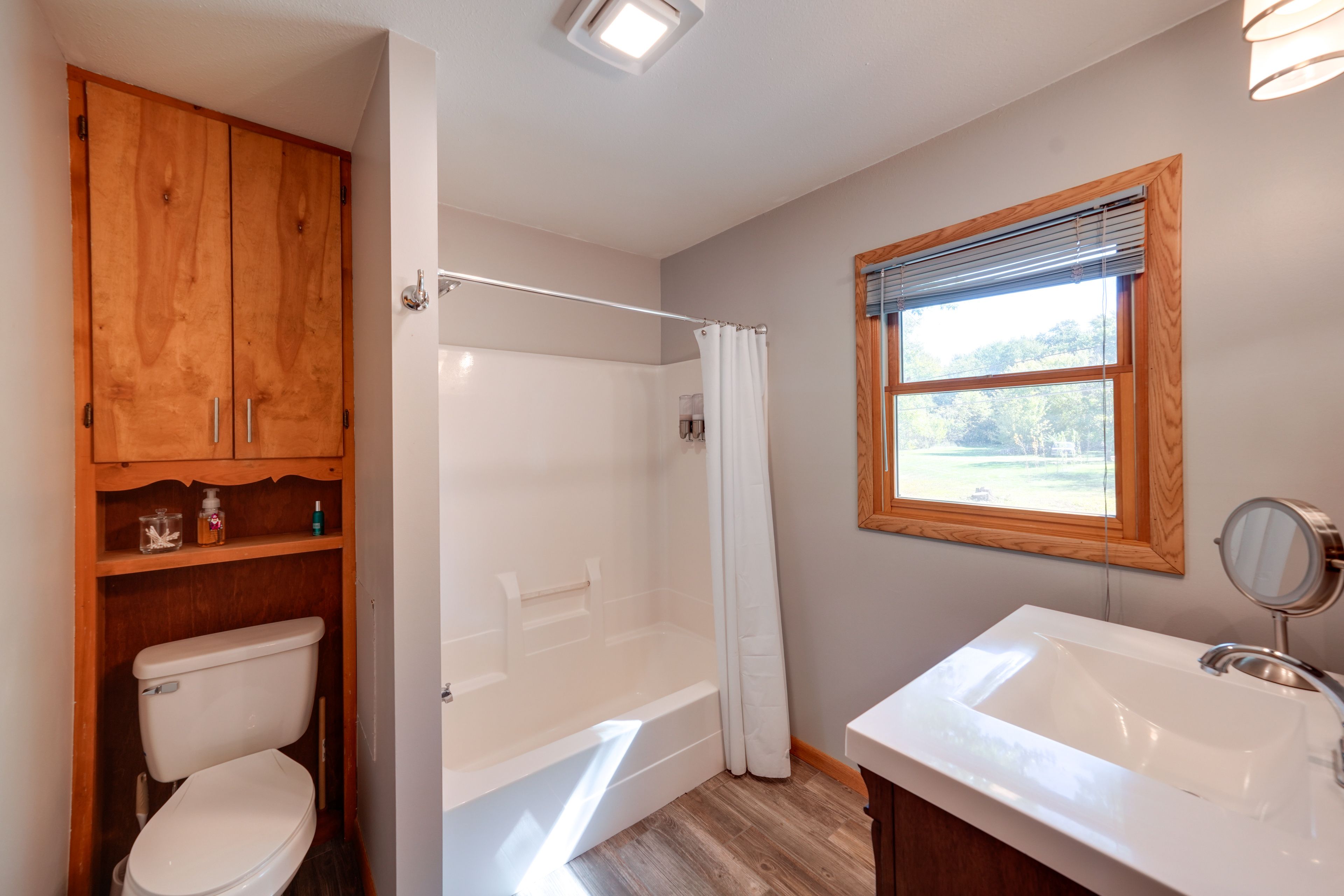 Full Bathroom | Complimentary Toiletries