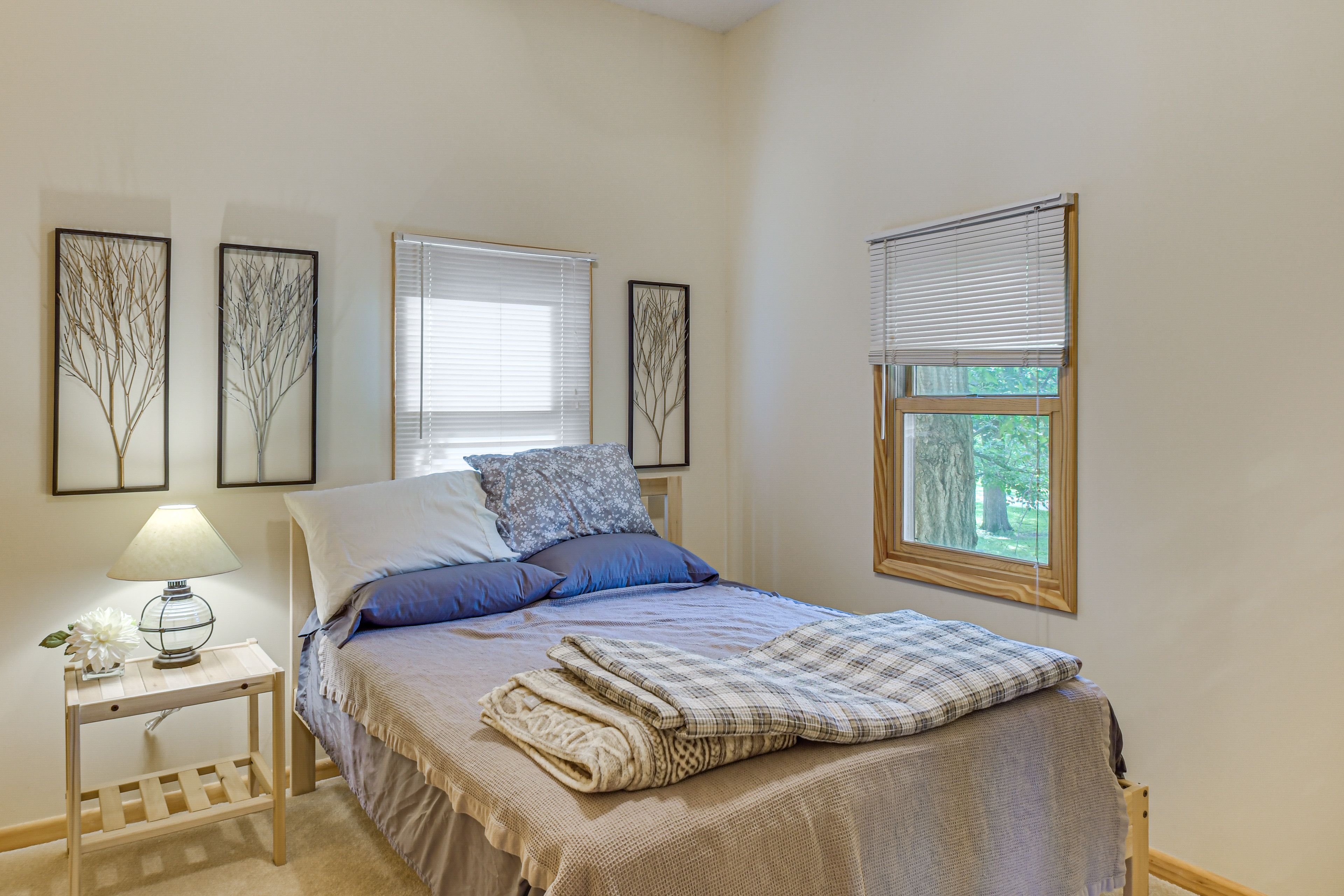 Bedroom 2 | Queen Bed