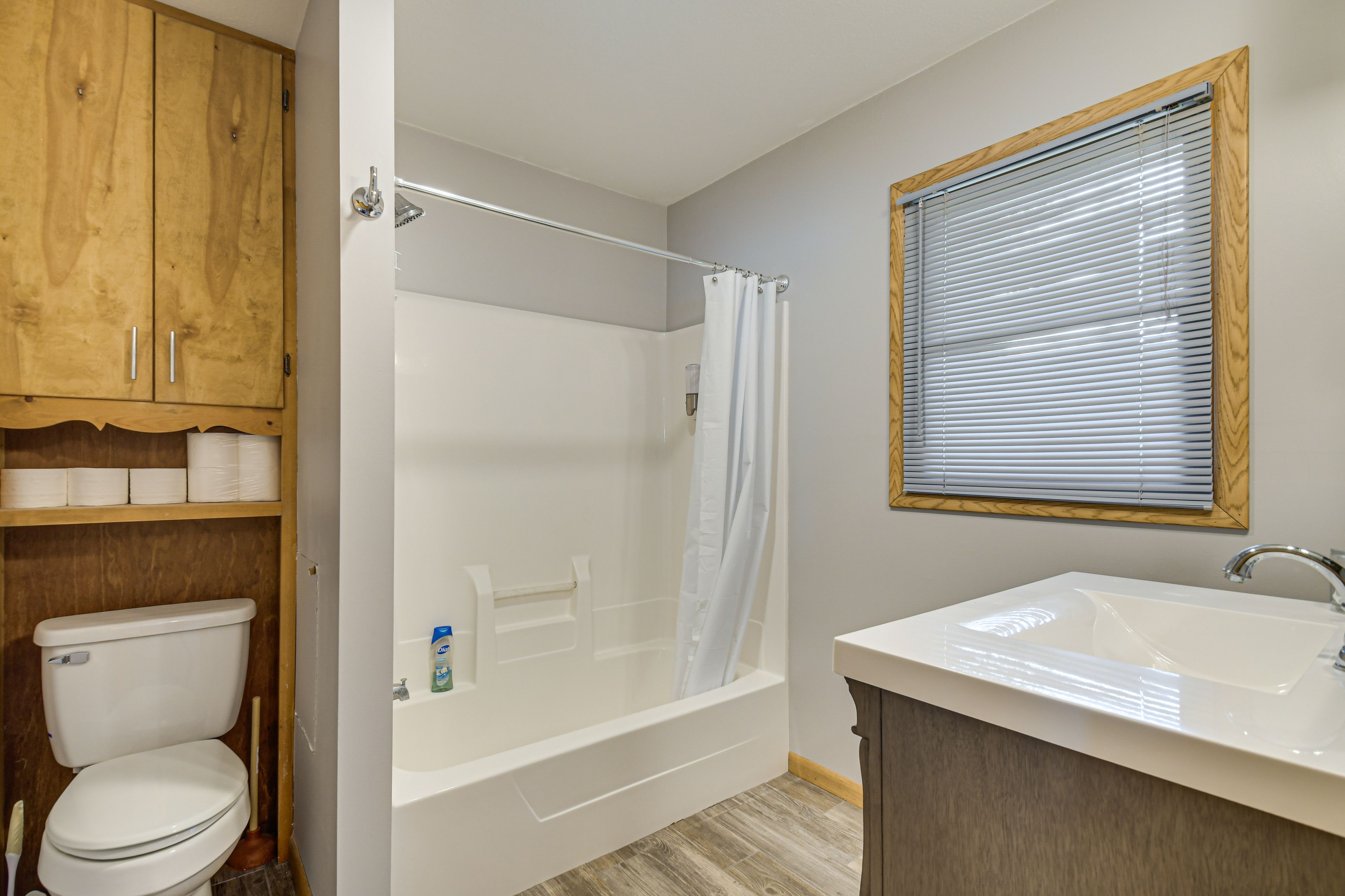 Full Bathroom | Towels Provided