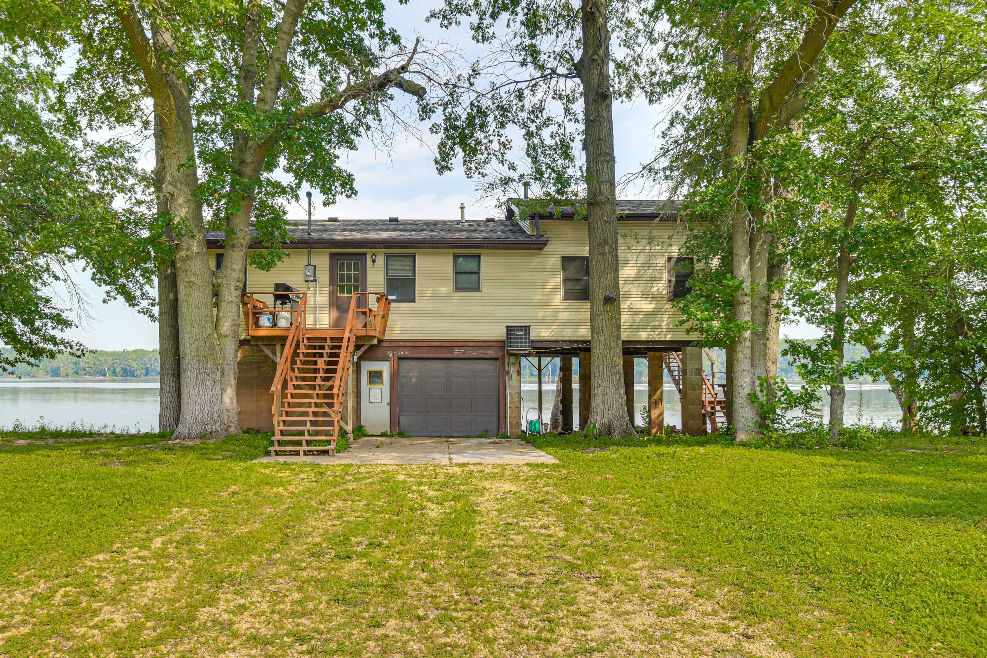 Property Exterior | Driveway Parking (3 Vehicles) | RV/Trailer Parking