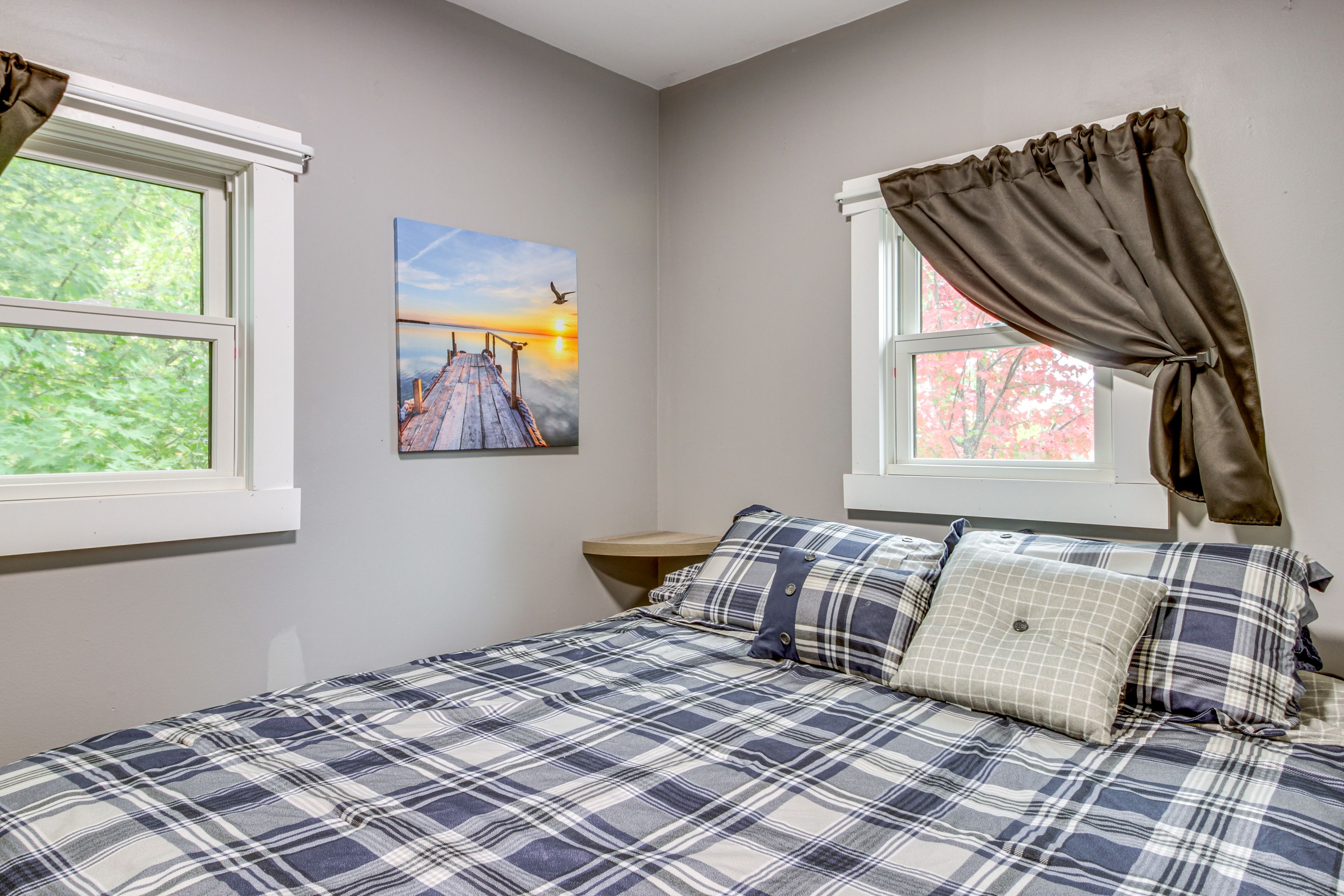 Bedroom 2 | Queen Bed