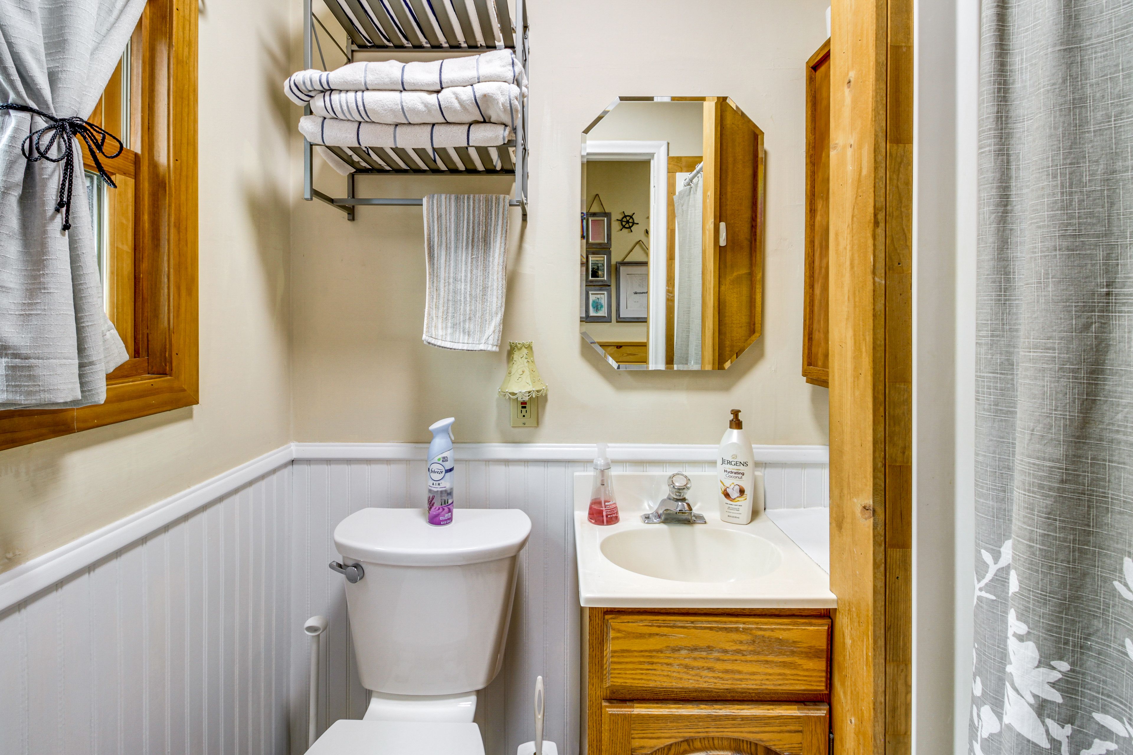 Full Bathroom
