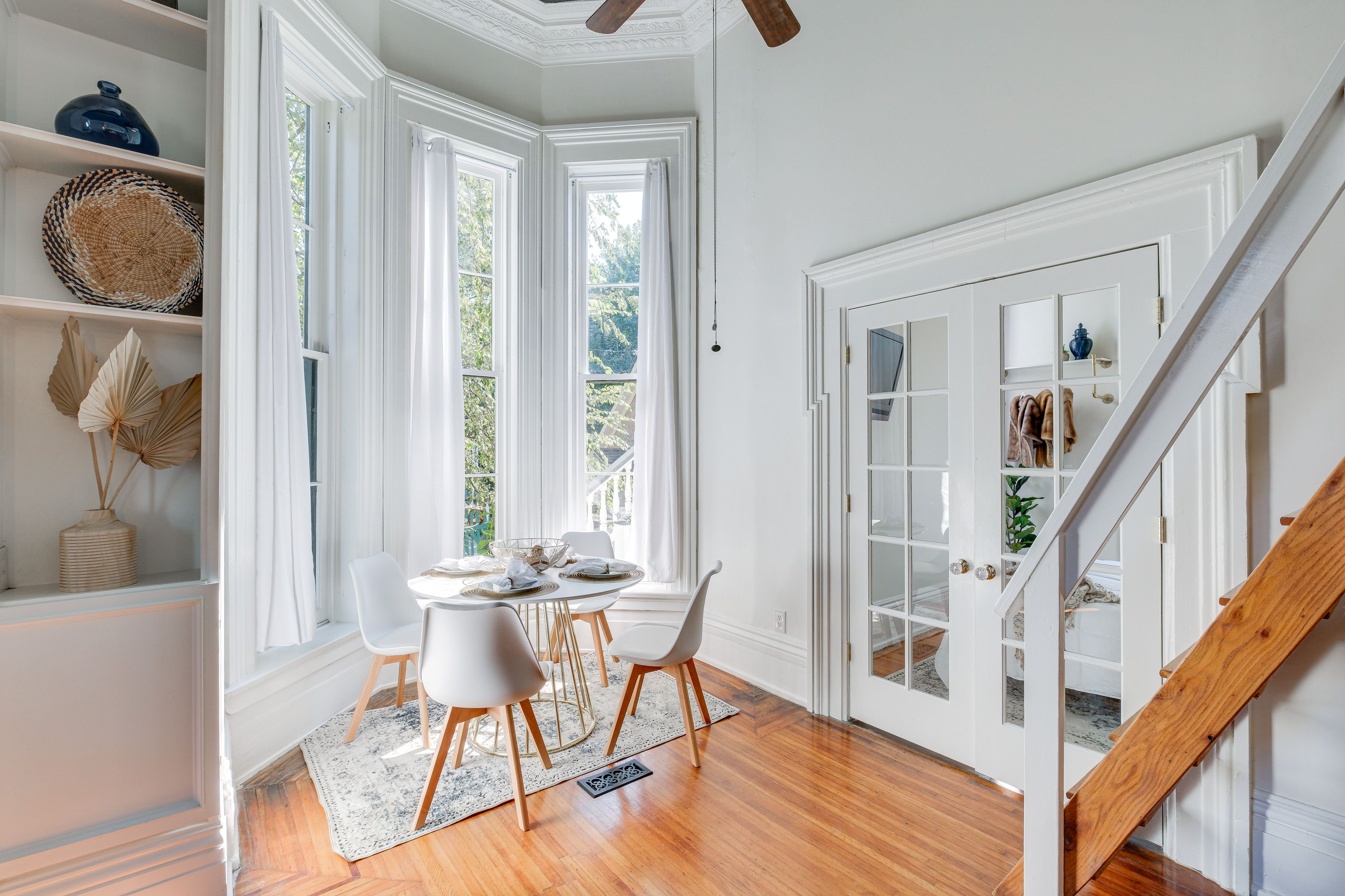 Dining Area | Shared Laundry Facilities