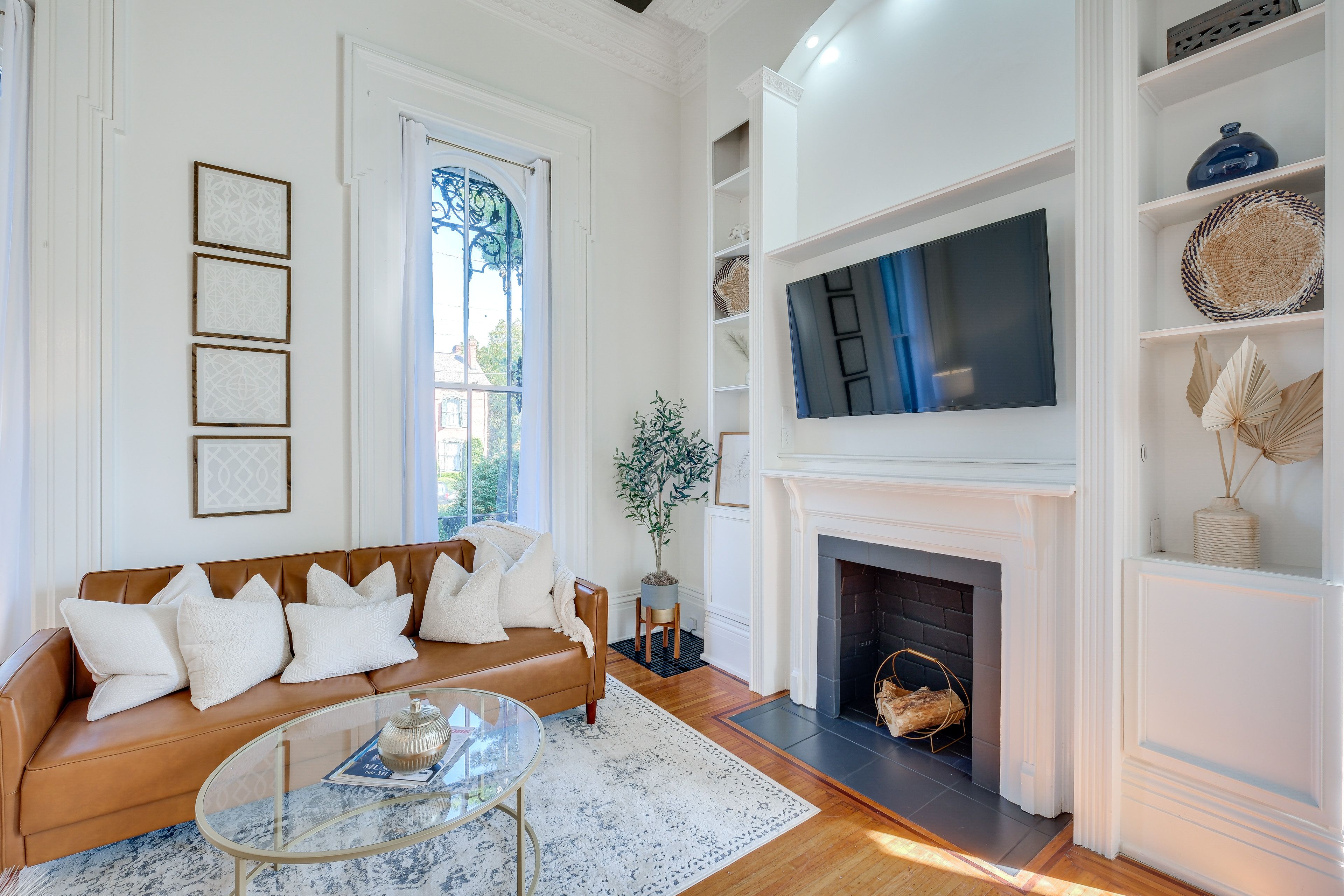 Living Room | Futon | Smart TV | Fireplace (Decorative)