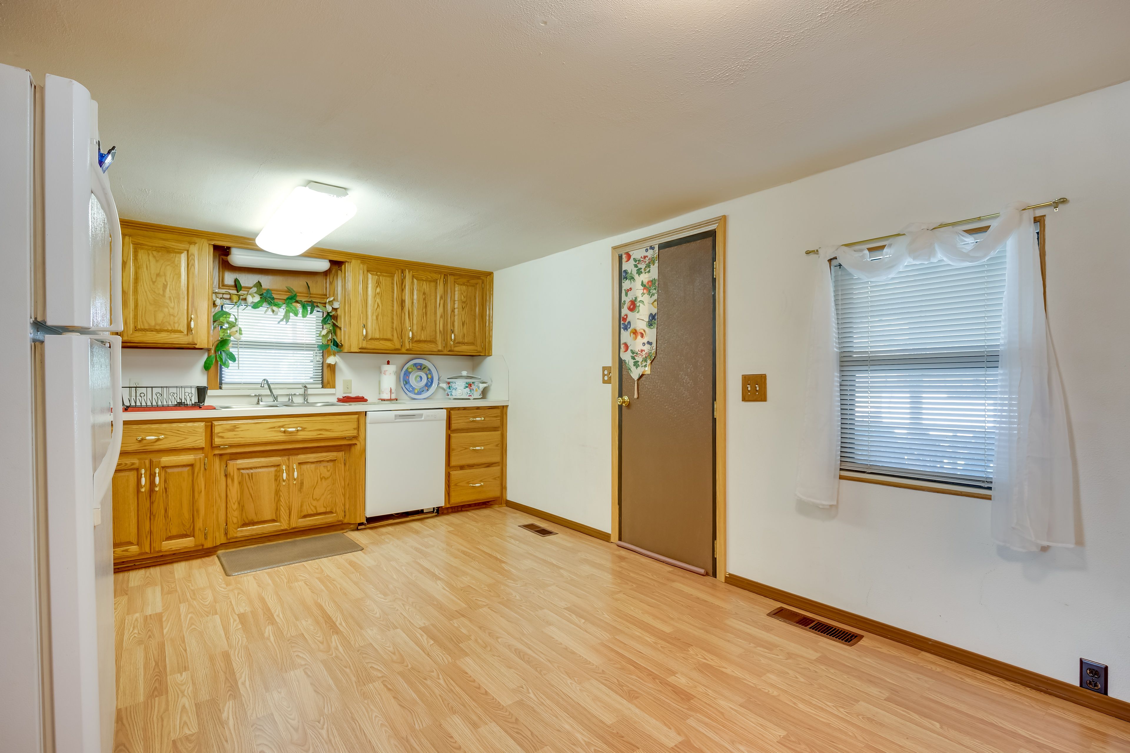 Kitchen | Equipped w/ Cooking Basics