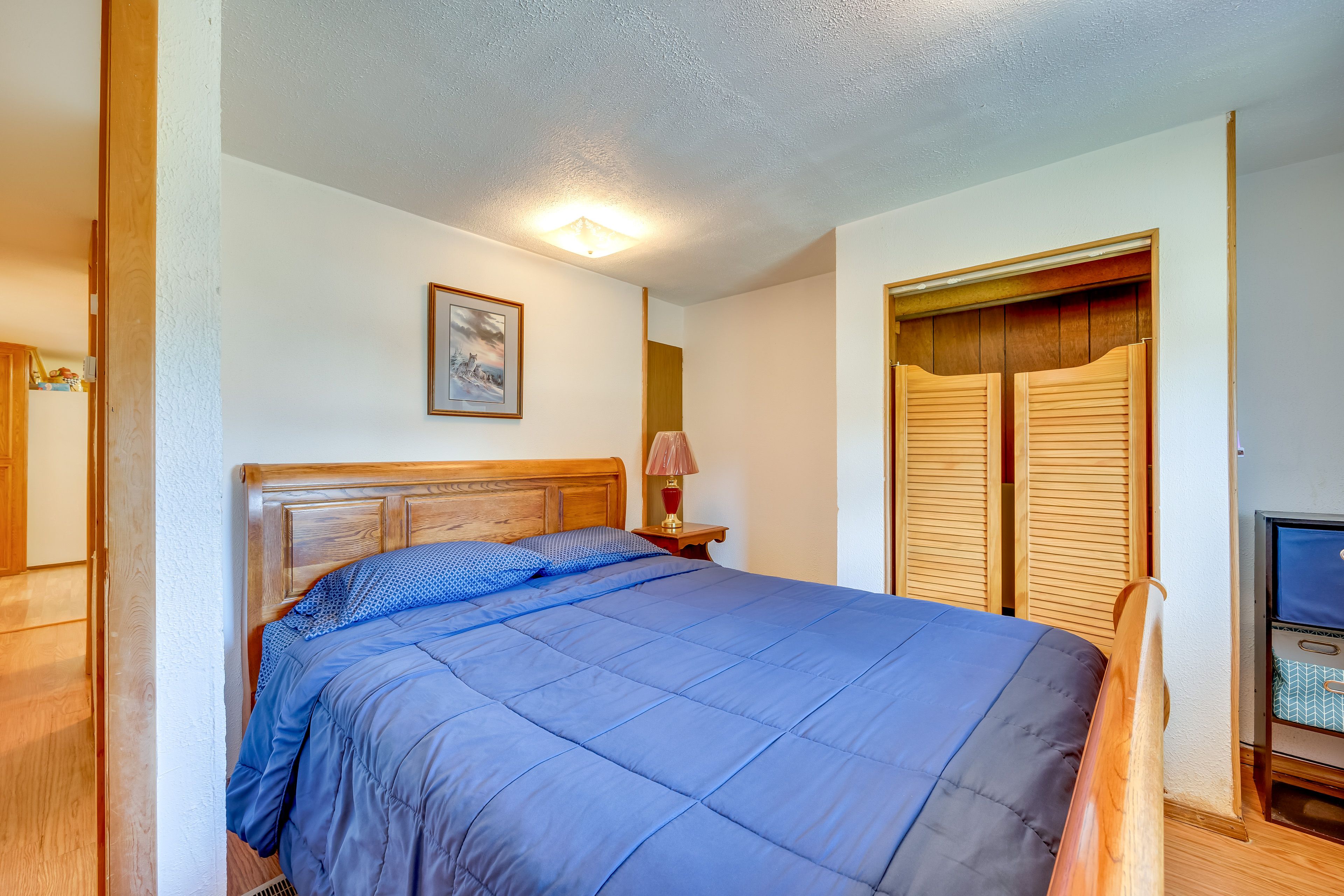 Bedroom 1 | Queen Bed