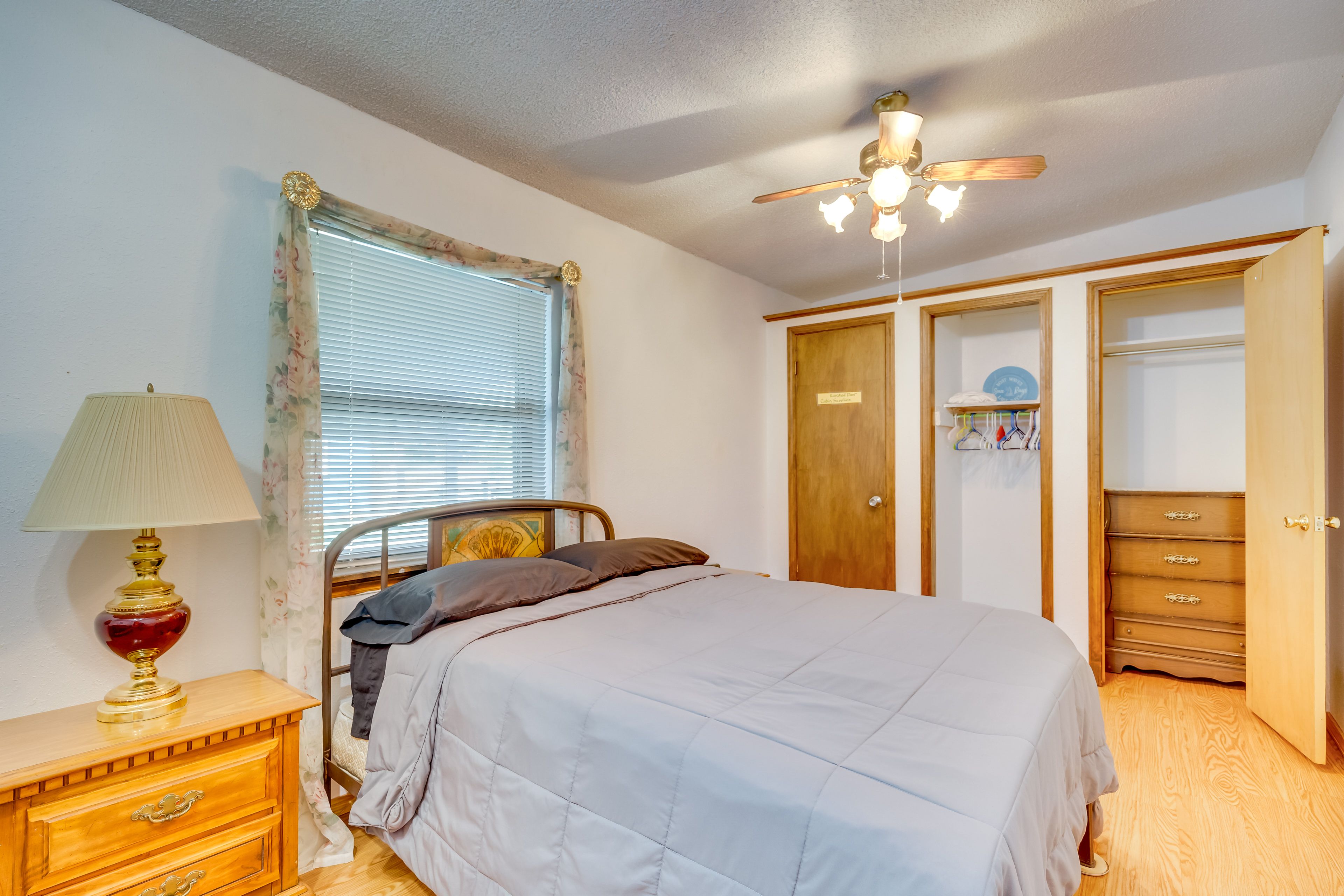 Bedroom 2 | Full Bed | Crib