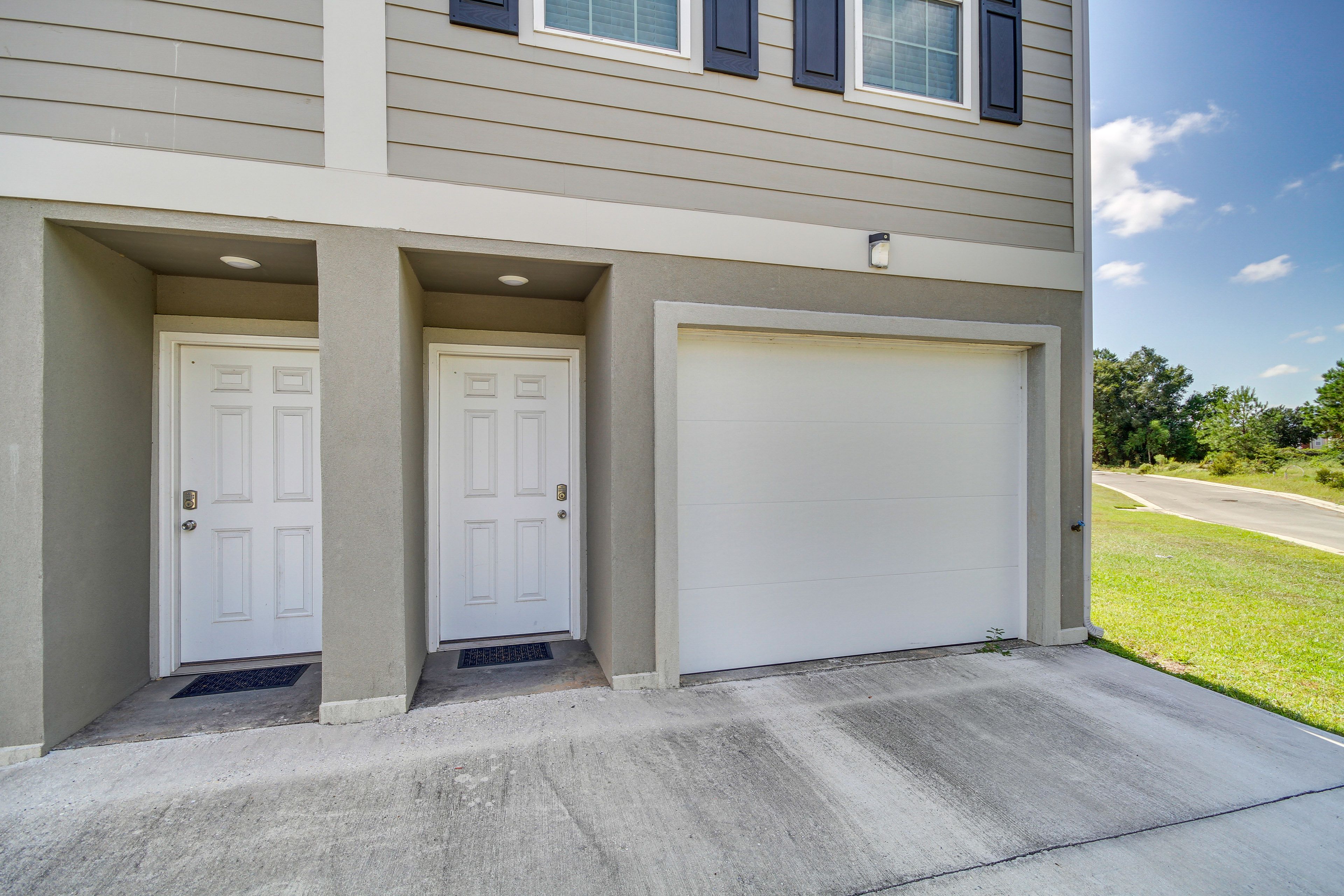 Parking | Garage (1 Vehicle) | Driveway (1 Vehicle)