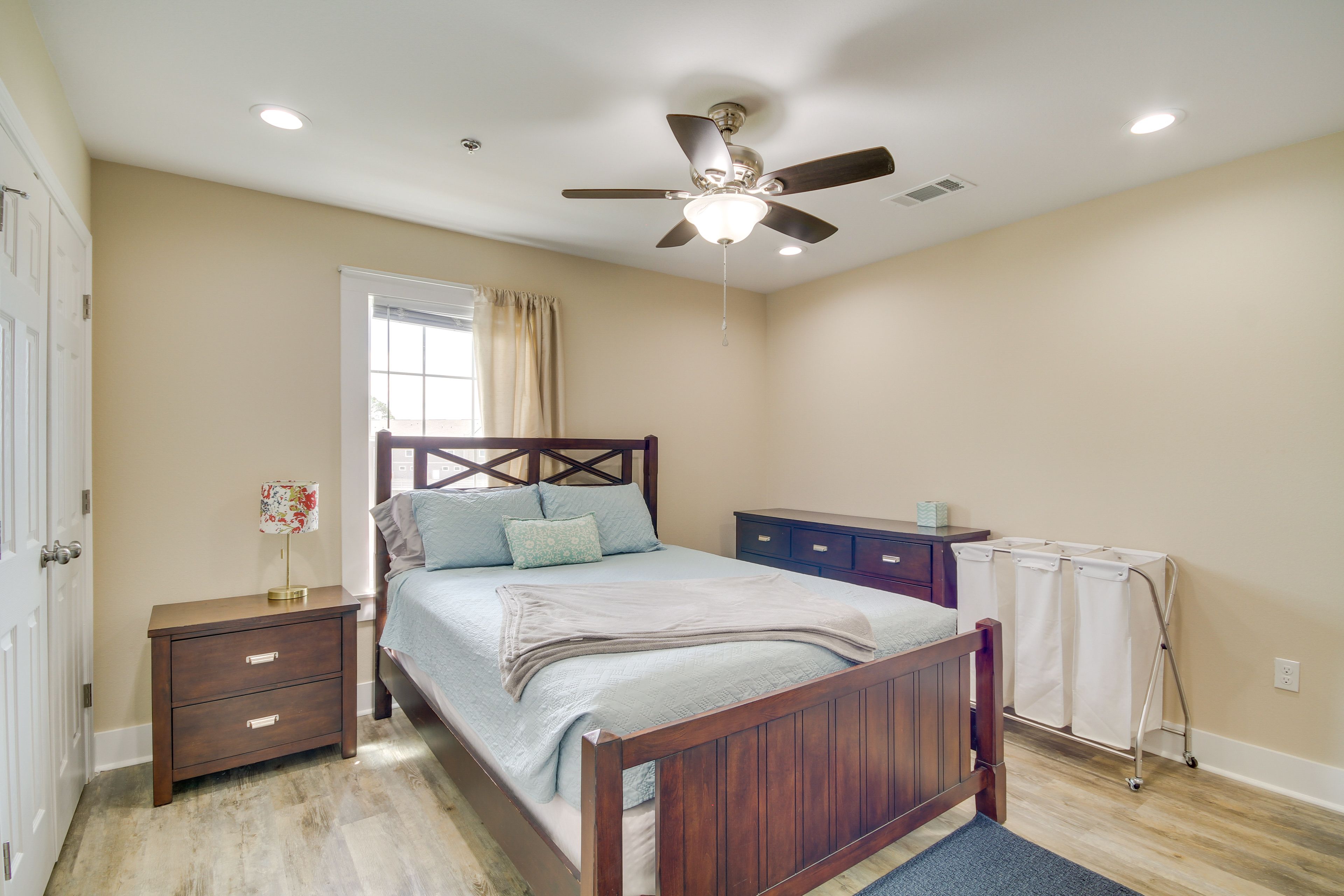Bedroom 1 | Queen Bed | En-Suite Bathroom
