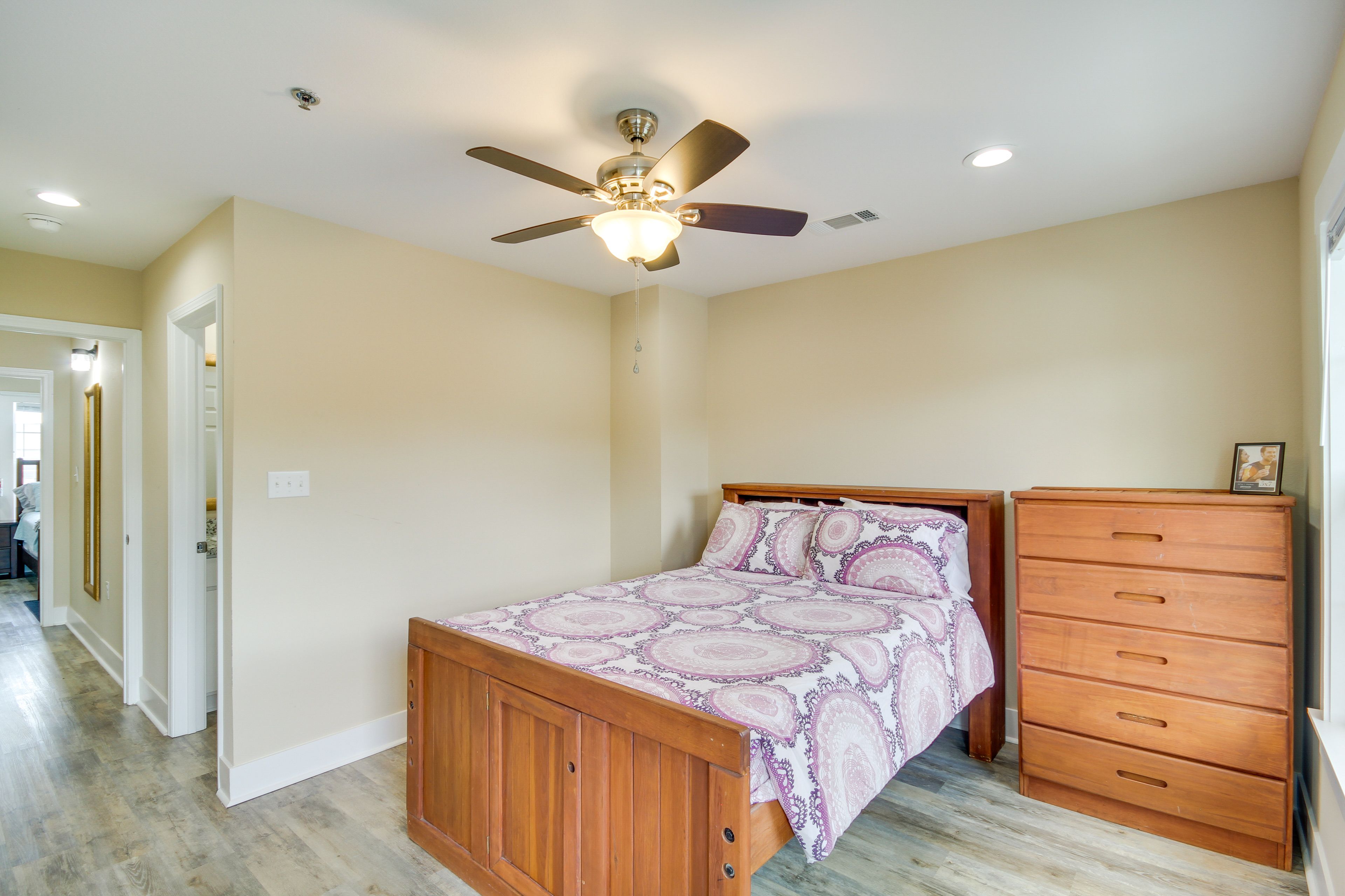 Bedroom 2 | Queen Bed