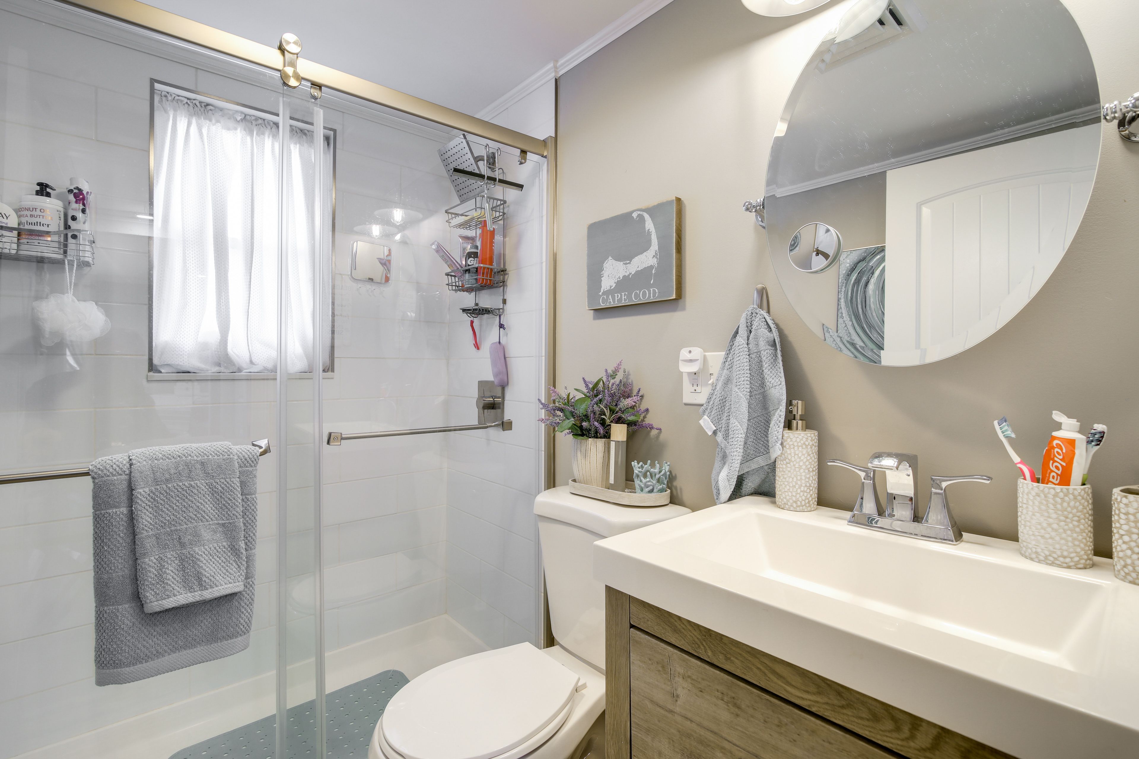 Bathroom | Complimentary Toiletries | Towels Provided