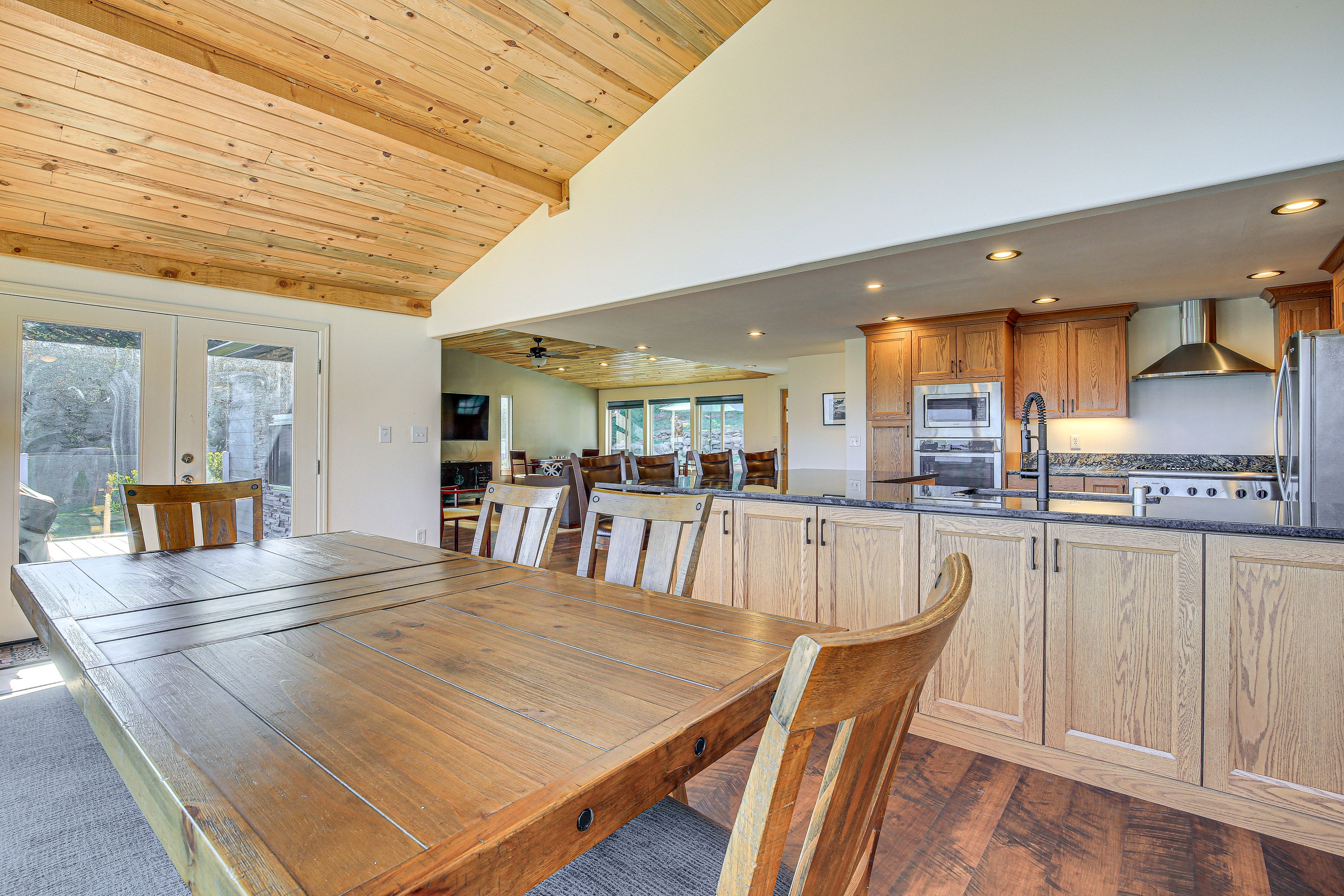 Dining Area | Kitchen