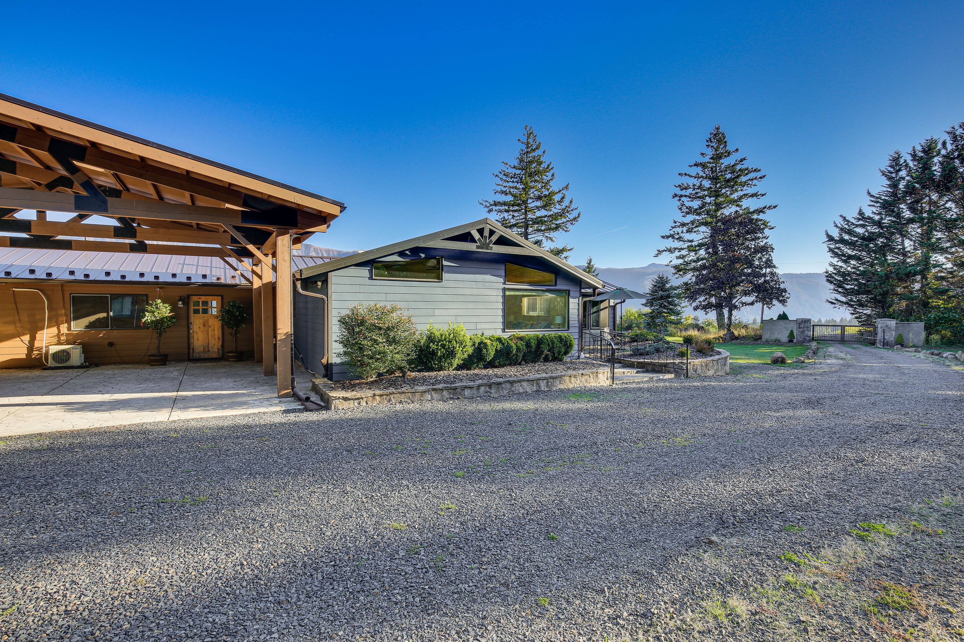 Parking | Carport (3 Vehicles) | Driveway (5 Vehicles)