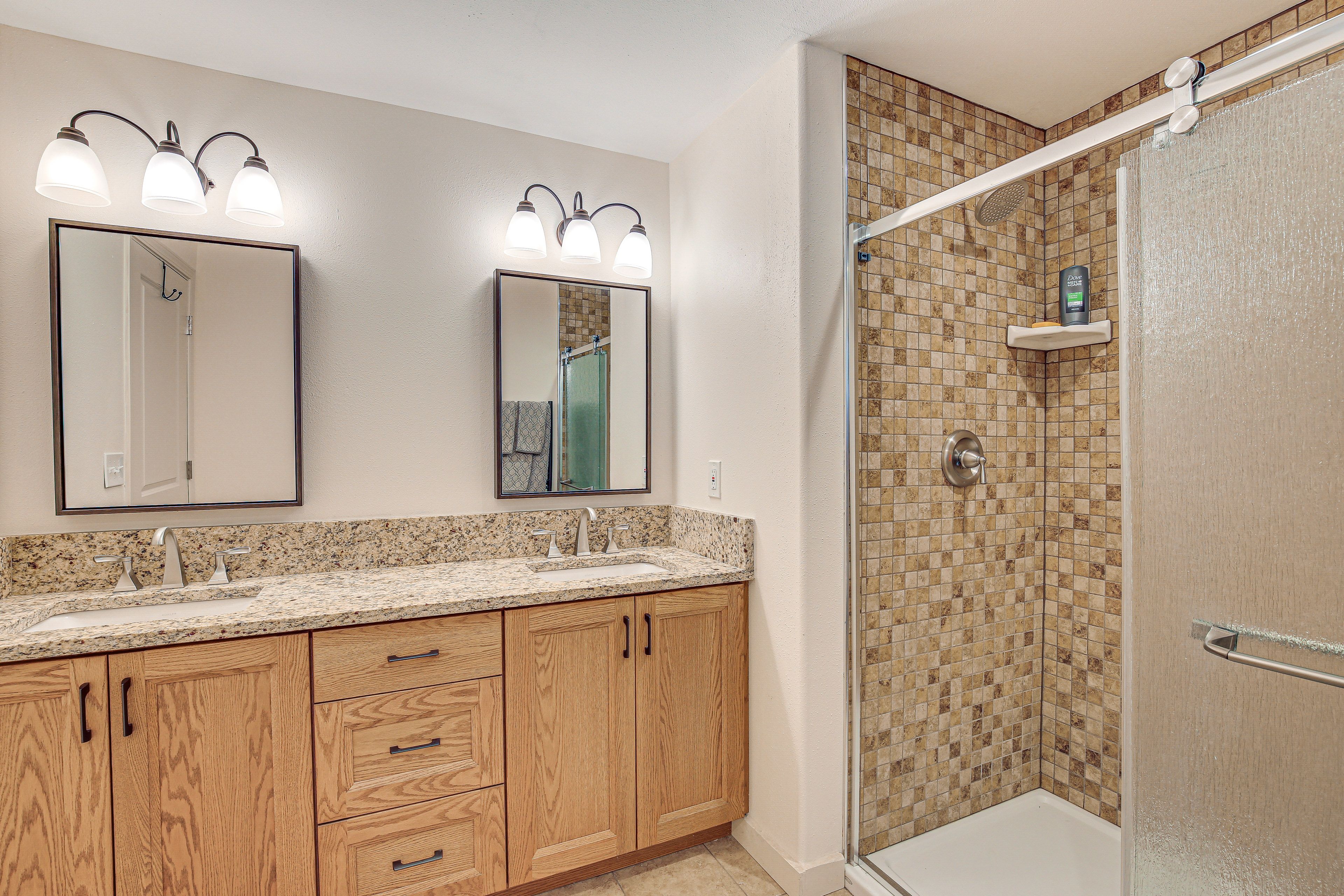 Full Bathroom | Towels Provided