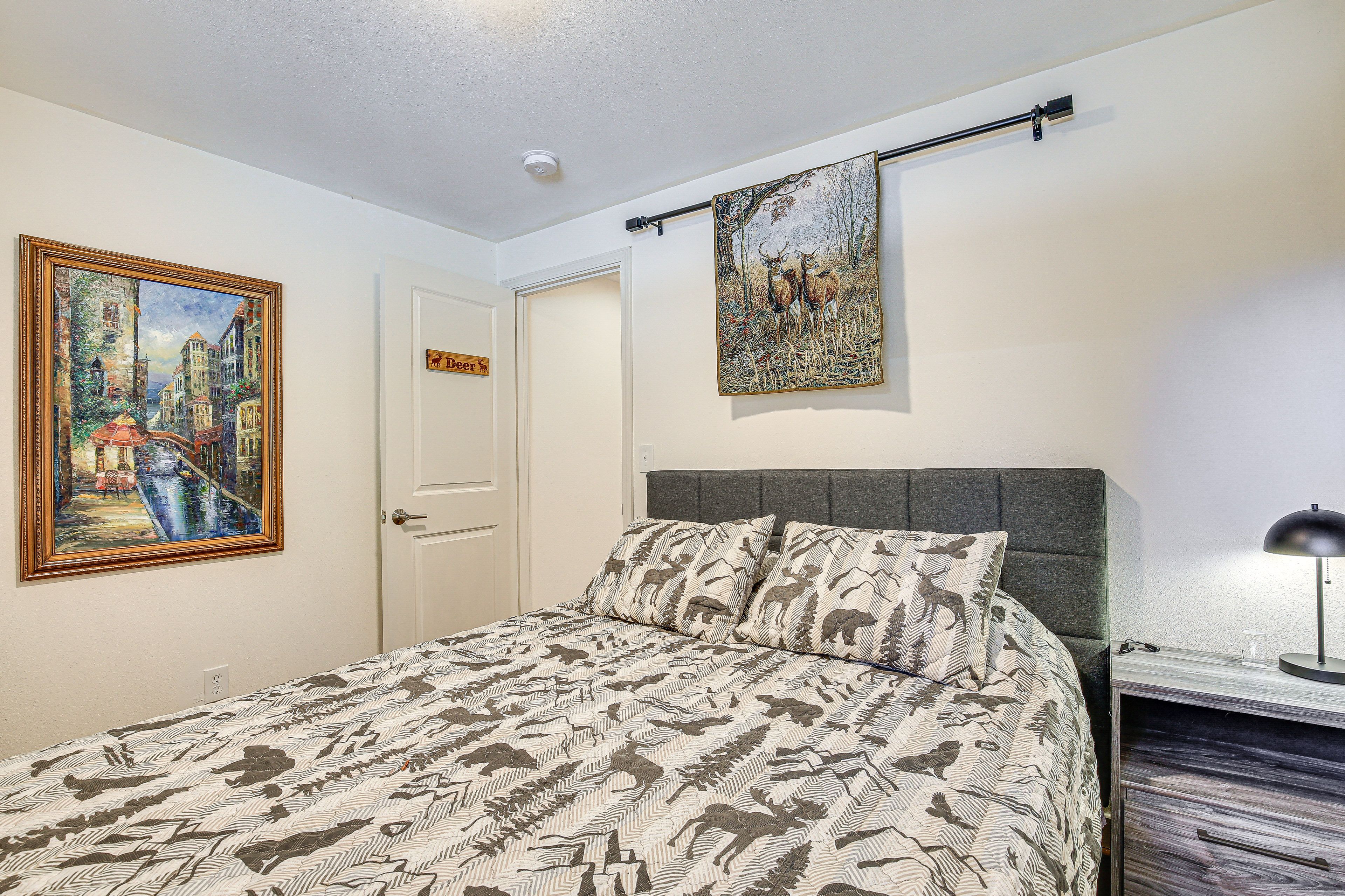 Bedroom 4 | Queen Bed