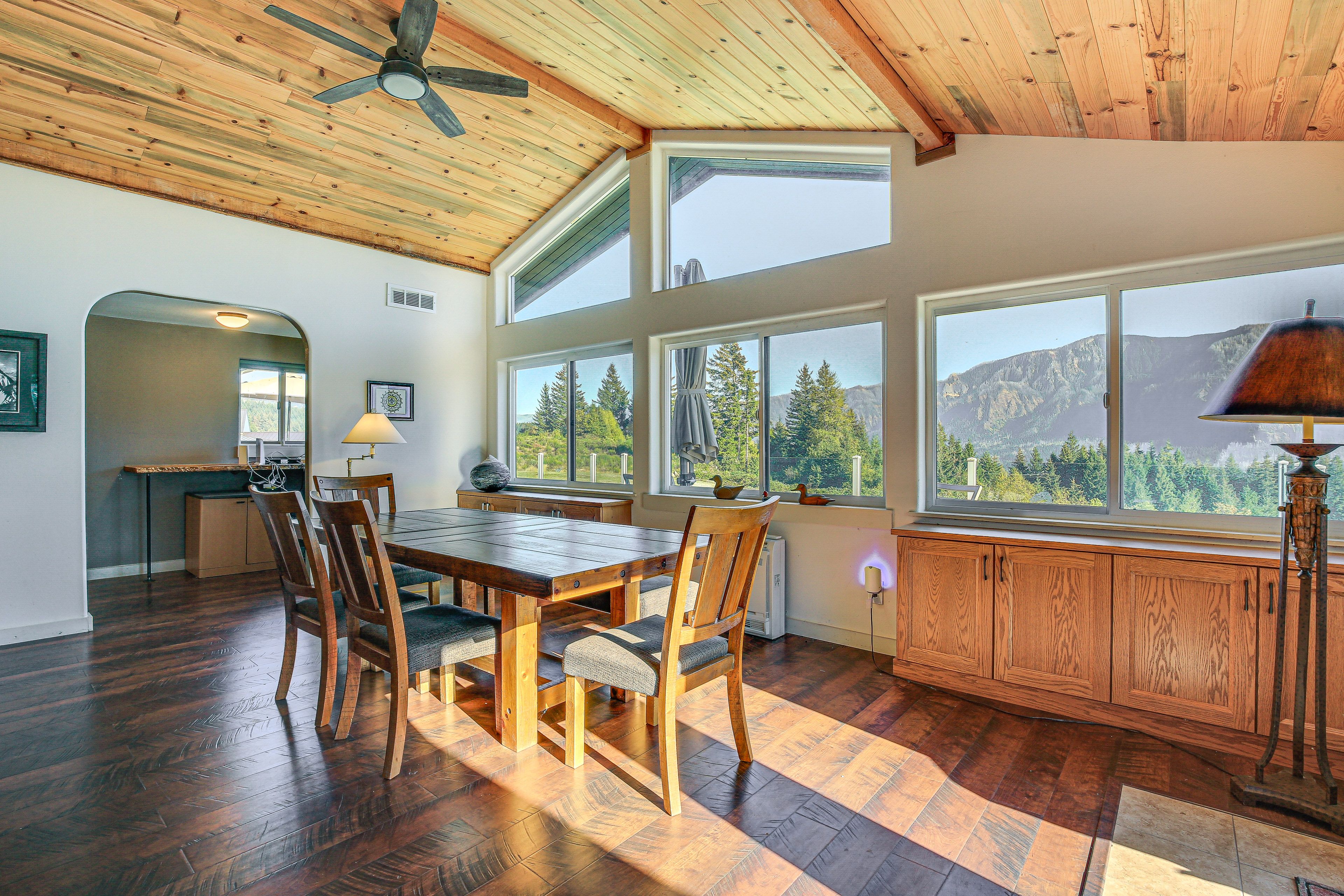 Dining Area | Dishware/Flatware