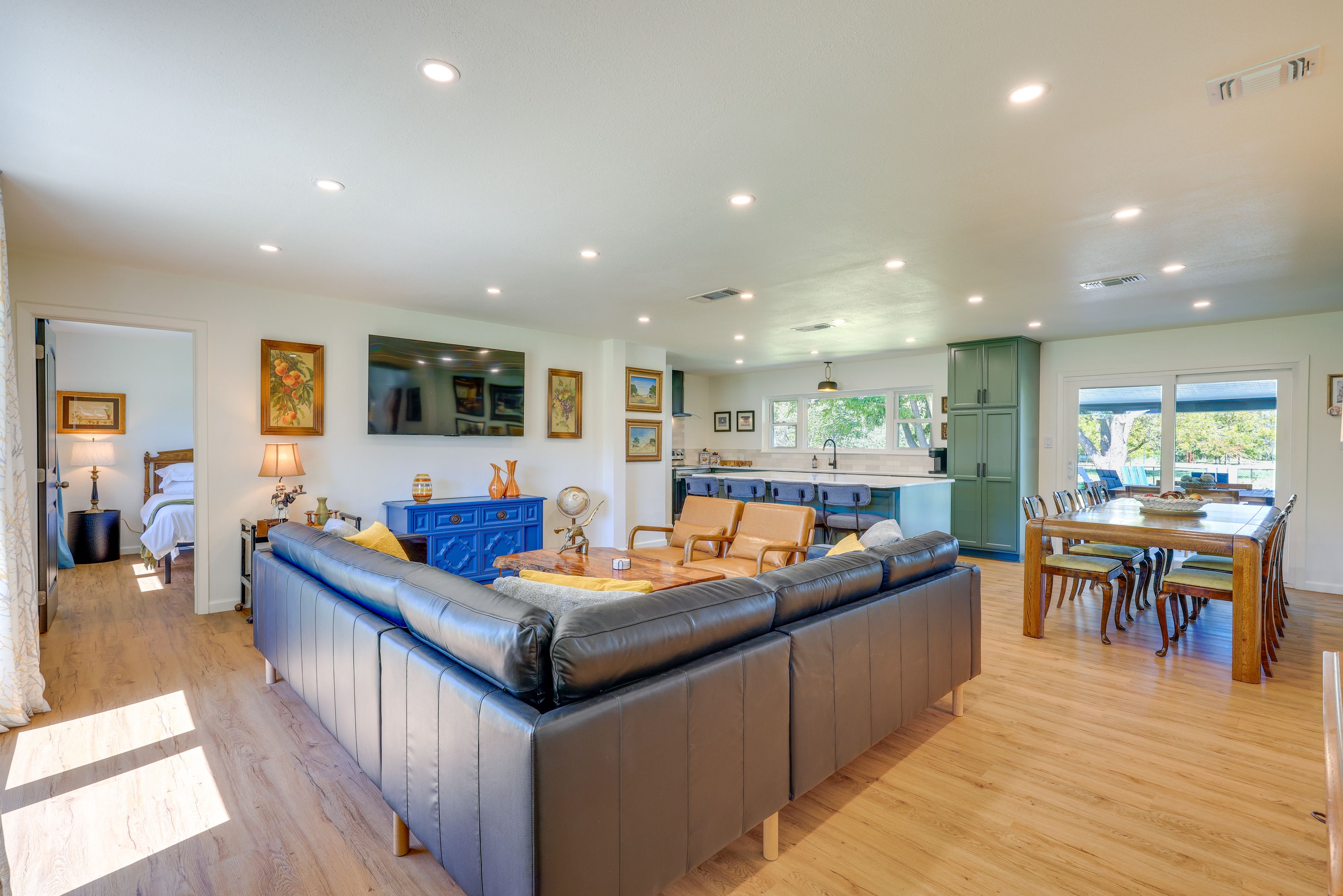 Living Room | Central A/C