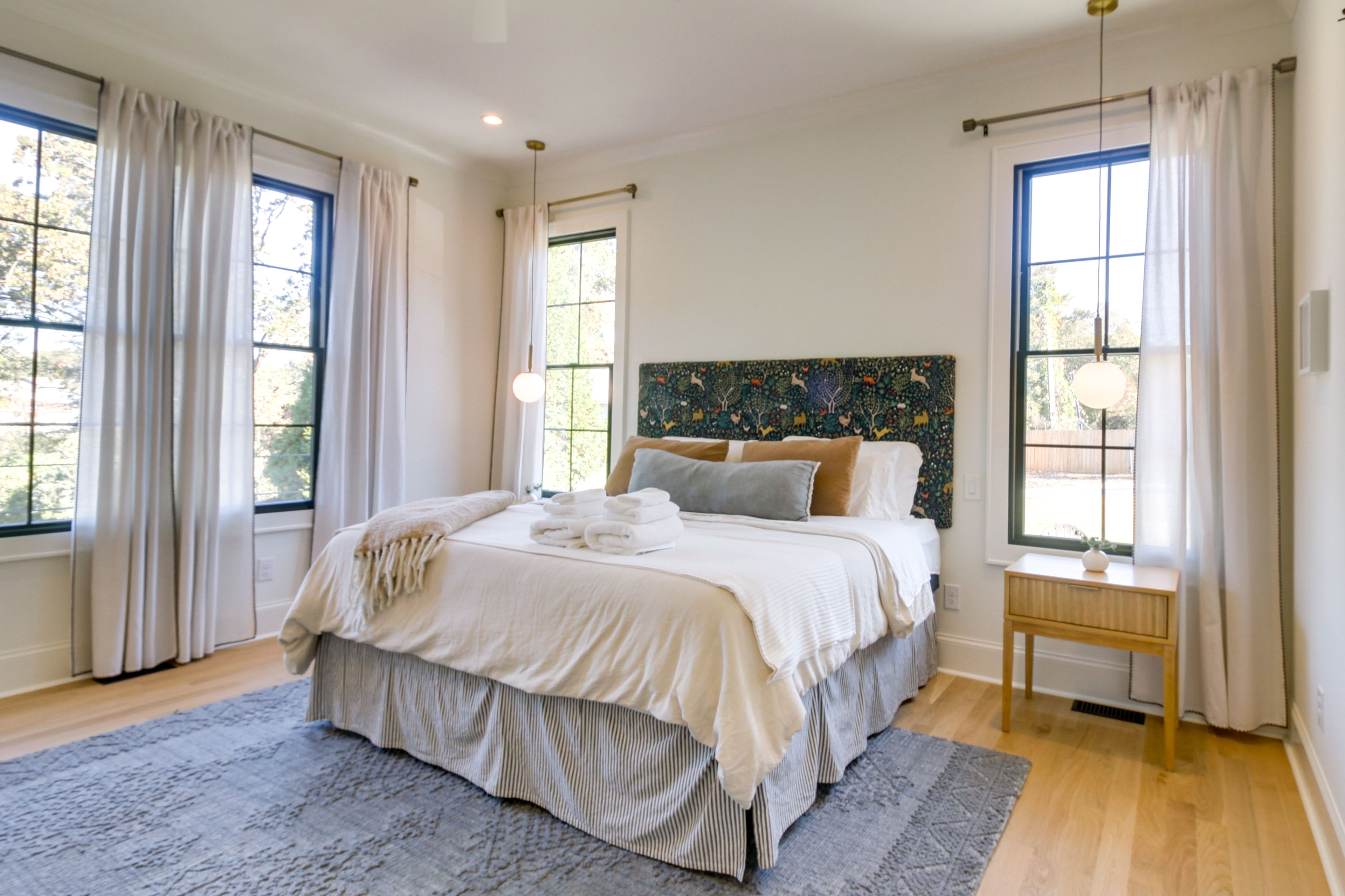 Bedroom 1 | King Bed | En-Suite Bathroom | 1st Floor