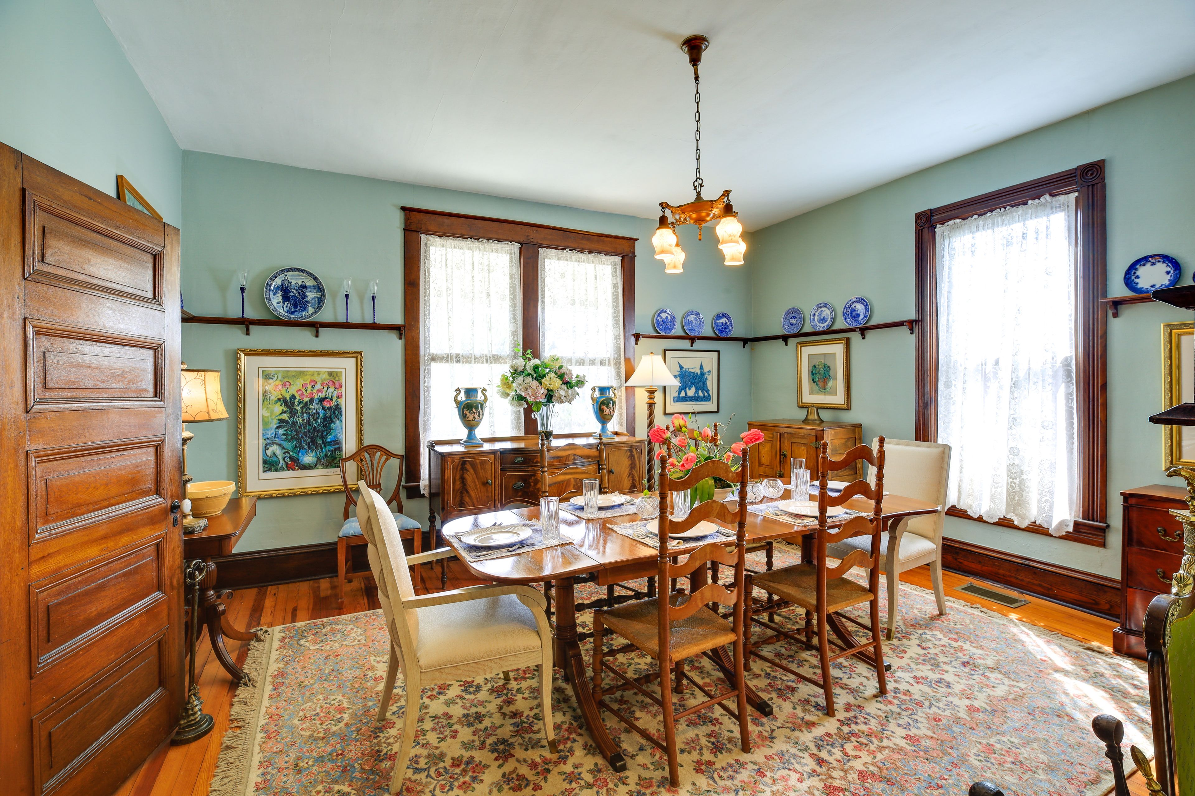 Dining Area | Dishware/Flatware | Trash Bags | Booster Seat