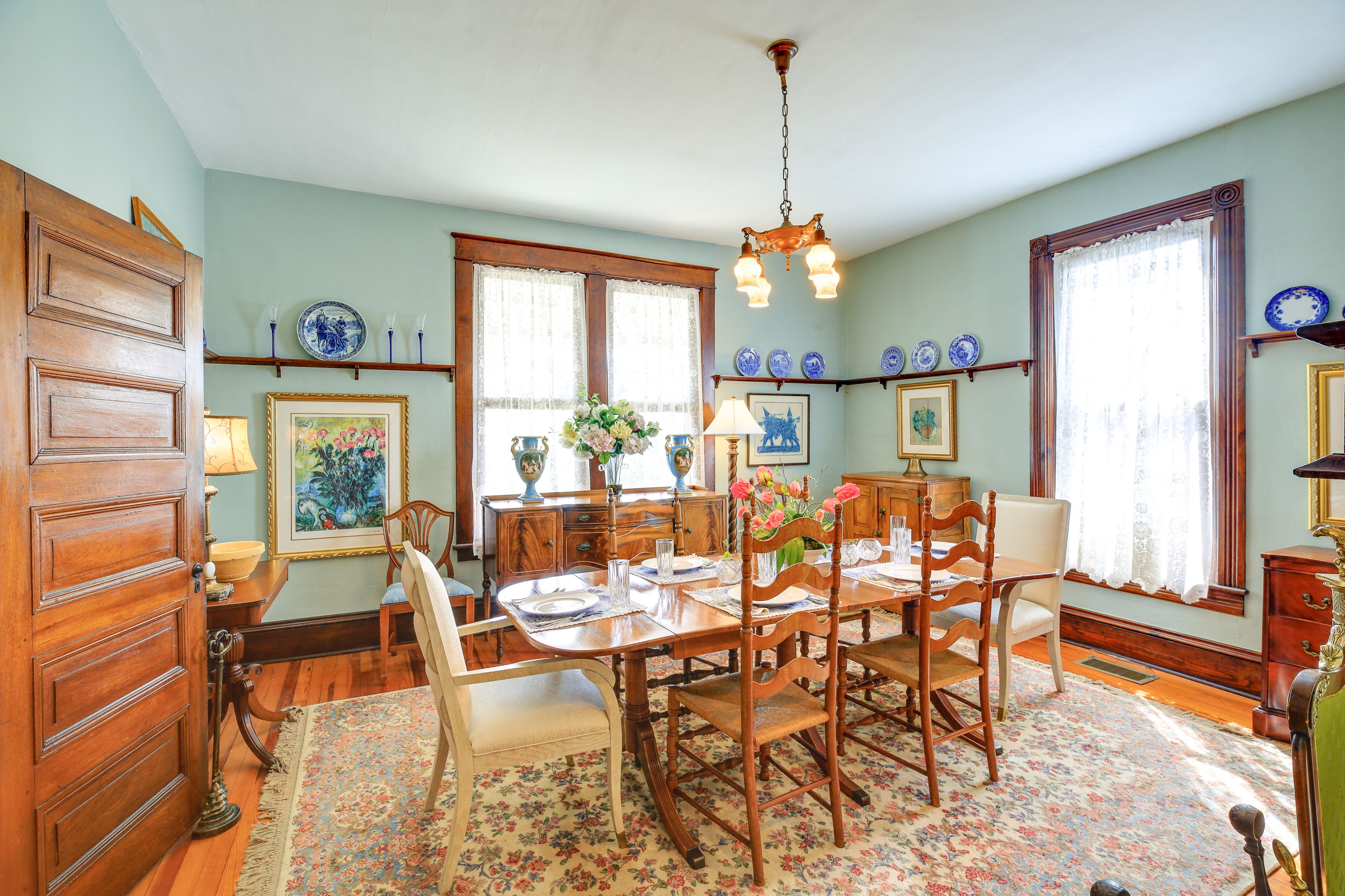 Dining Area | Dishware/Flatware | Trash Bags | Booster Seat