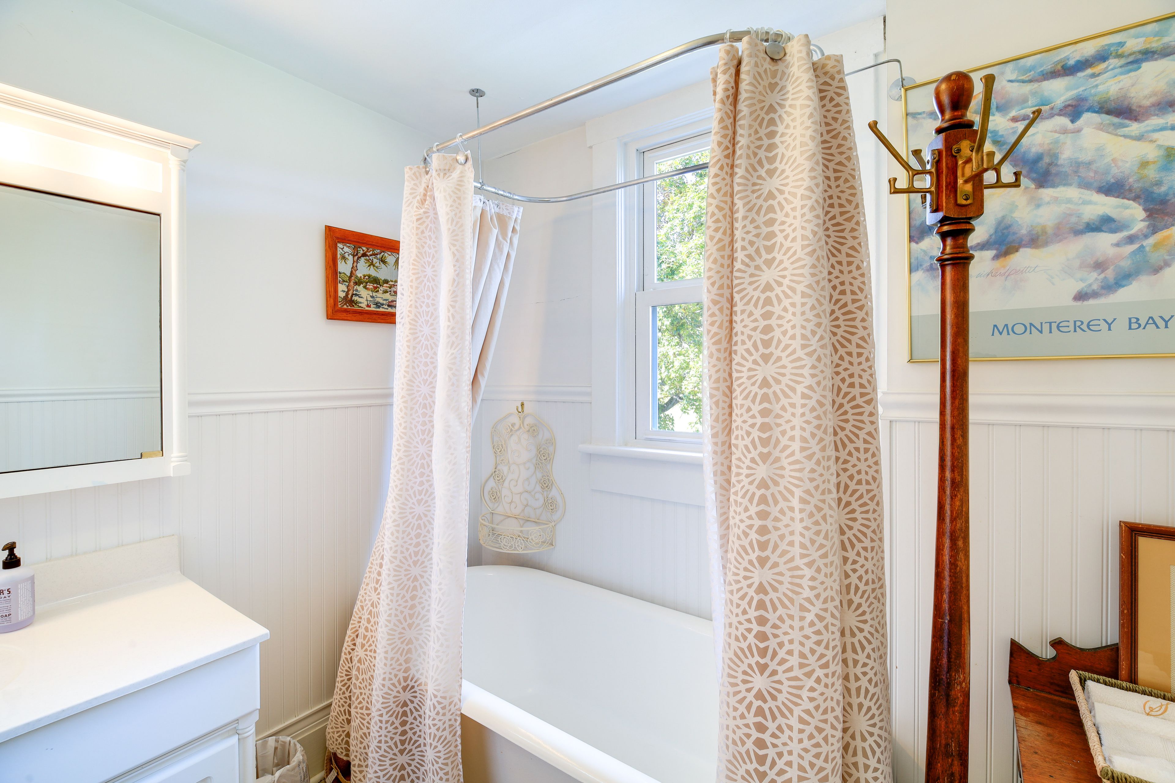 Full Bathroom | 2nd Floor | Hair Dryer
