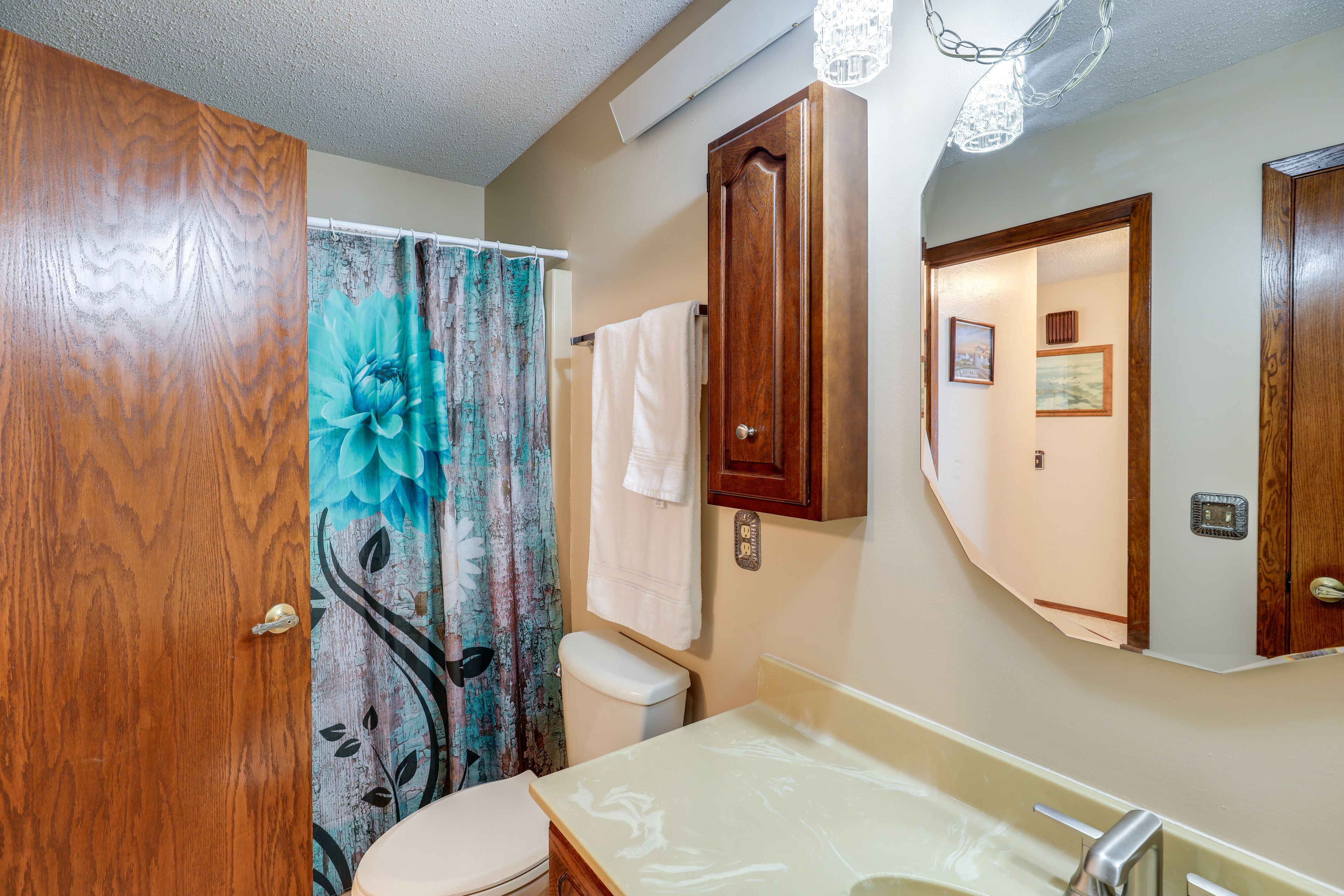 Full Bath | 1st Floor