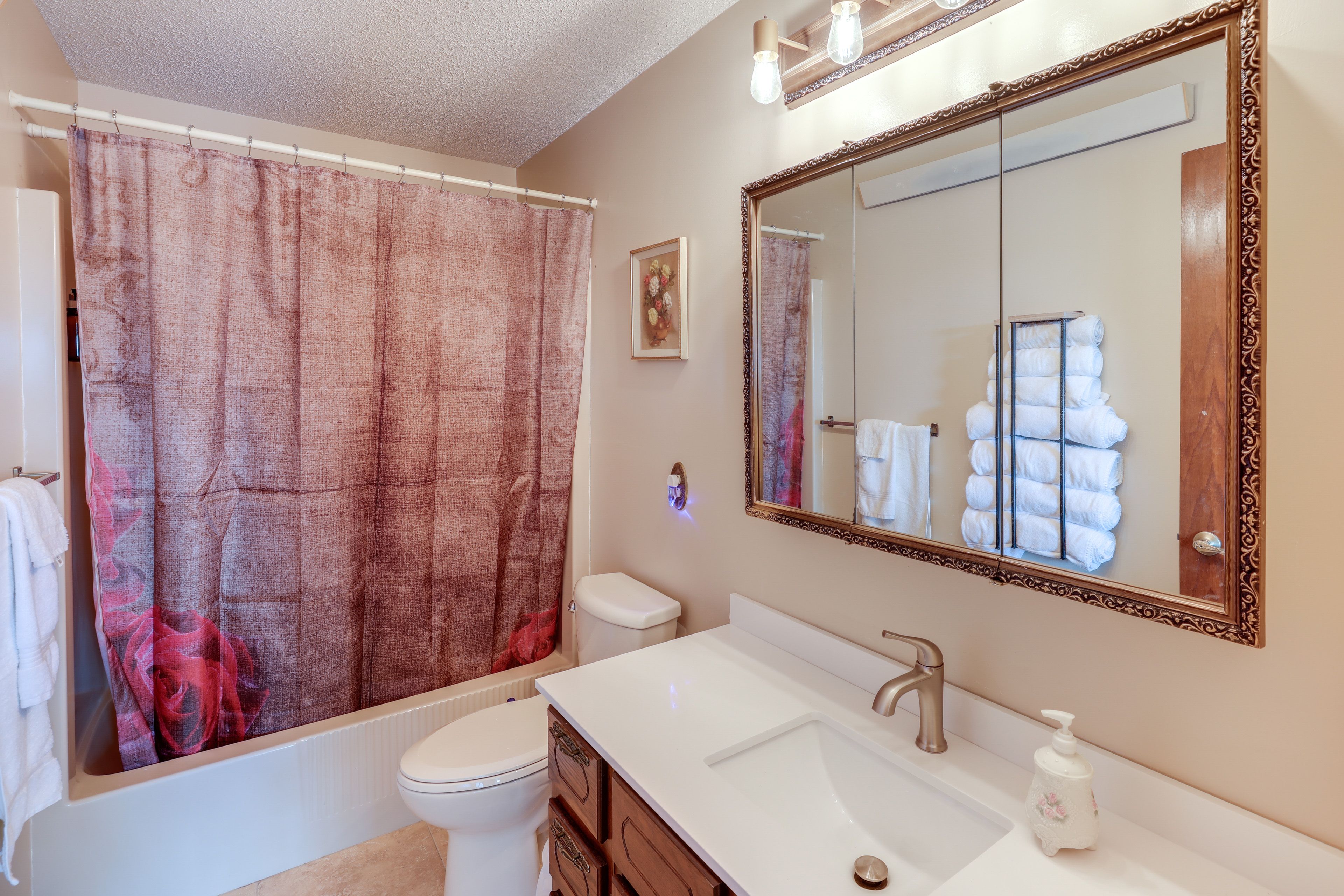 En-Suite Bathroom | Towels | Hair Dryer | 1st Floor