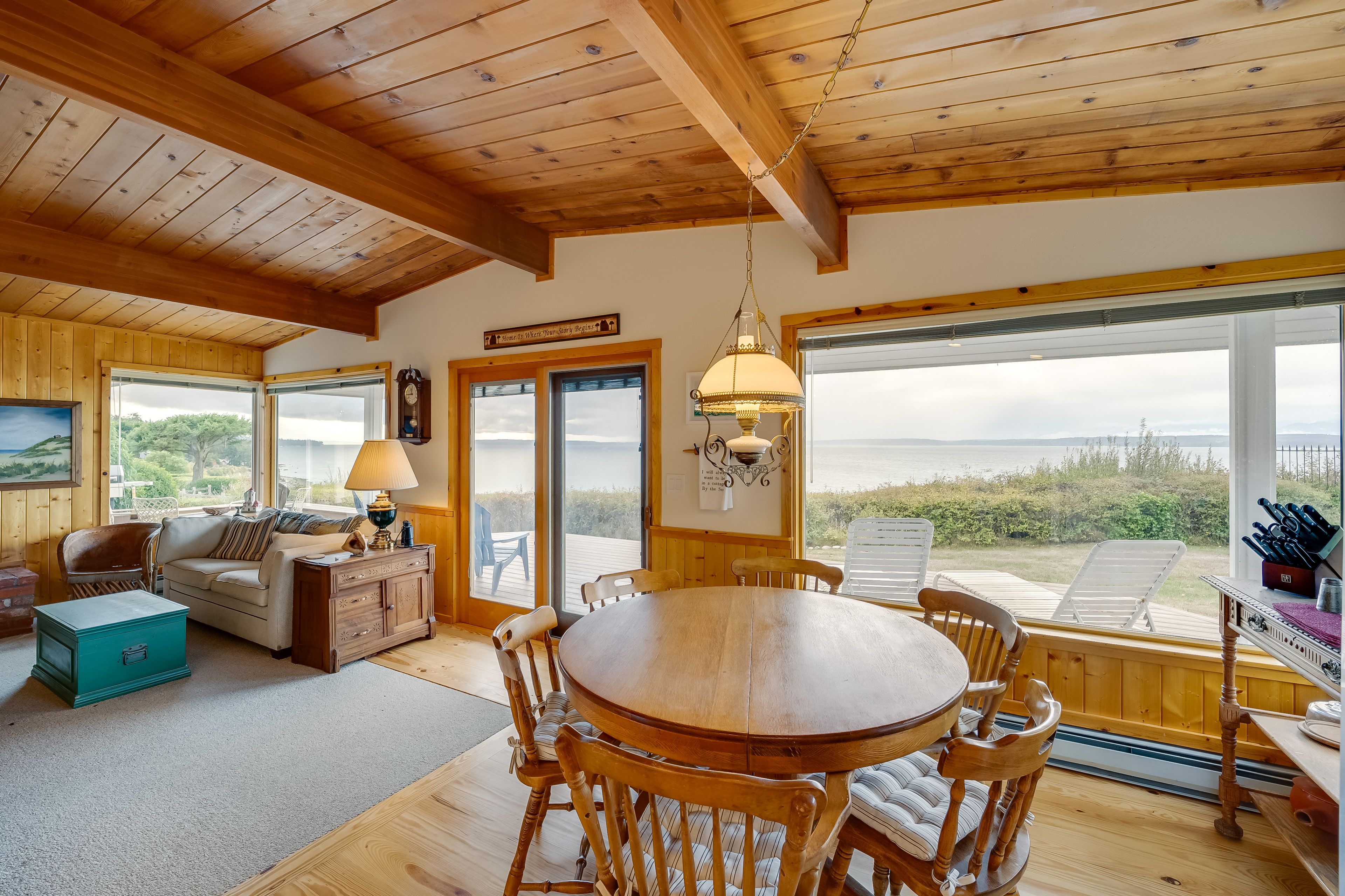 Dining Area | Dishware & Flatware Provided