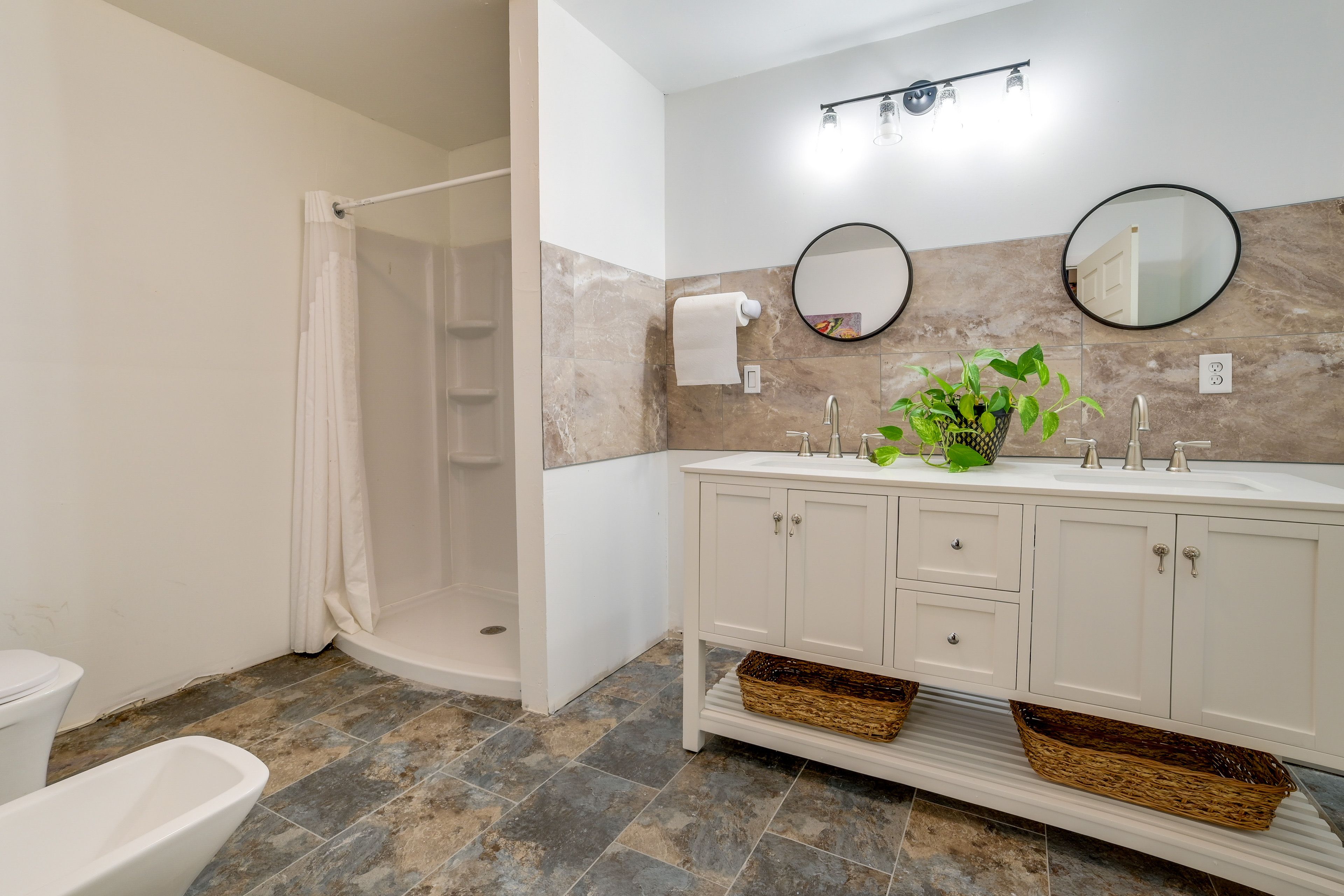 Full Bathroom
