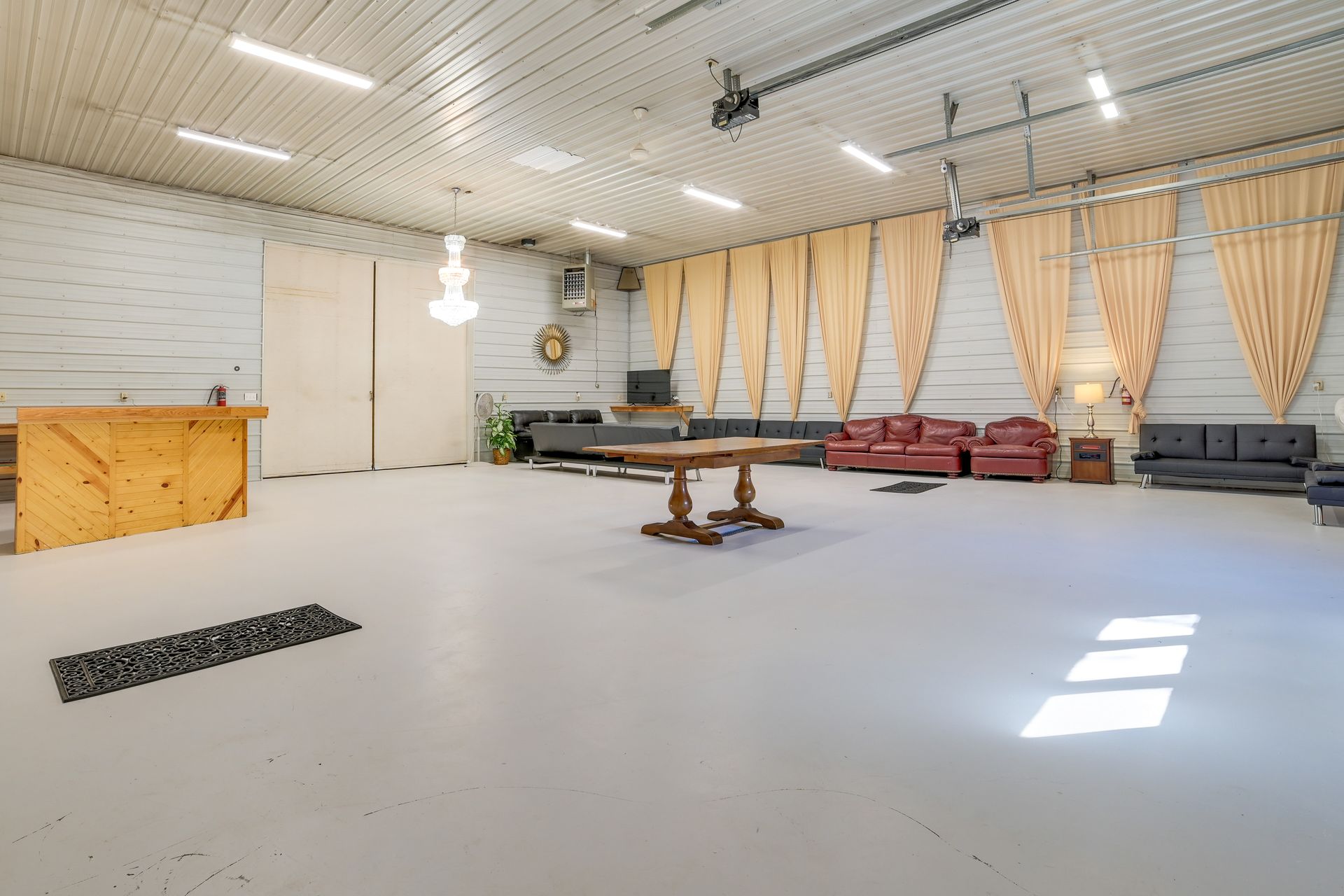 Studio — A/C units and electric heating