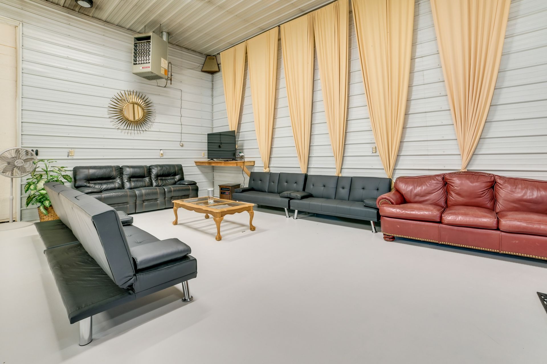 Studio — 6 full futons sleeping area