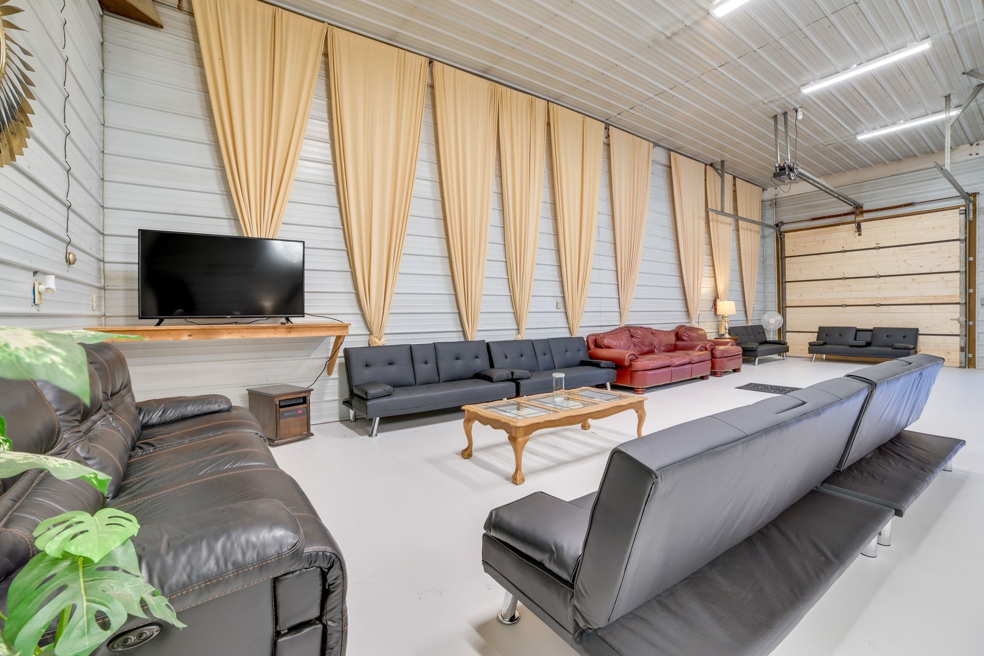 Studio interior — free WiFi, keyless entry, Smart TVs