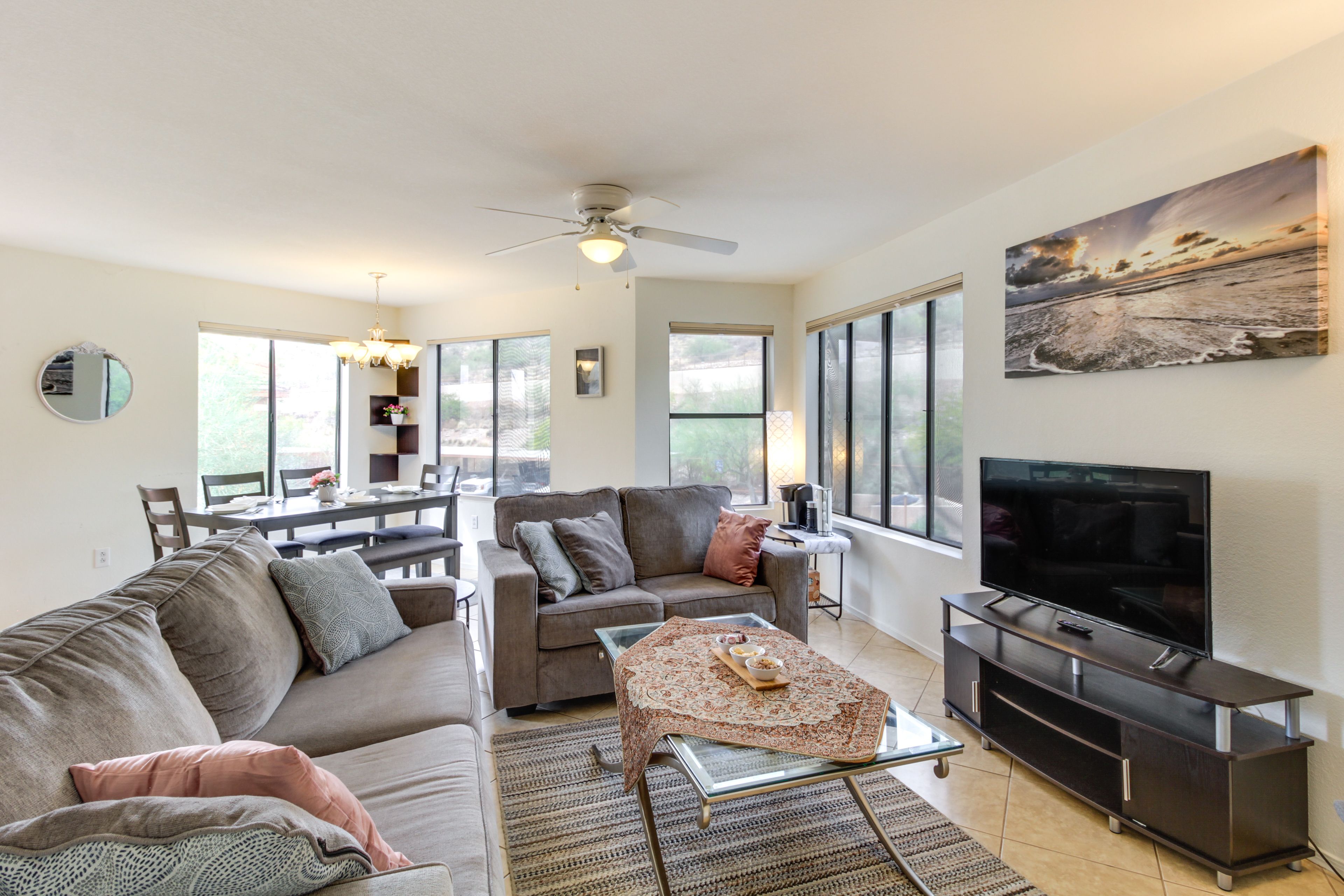 Living Room | Free WiFi | Smart TV | Central A/C & Heat