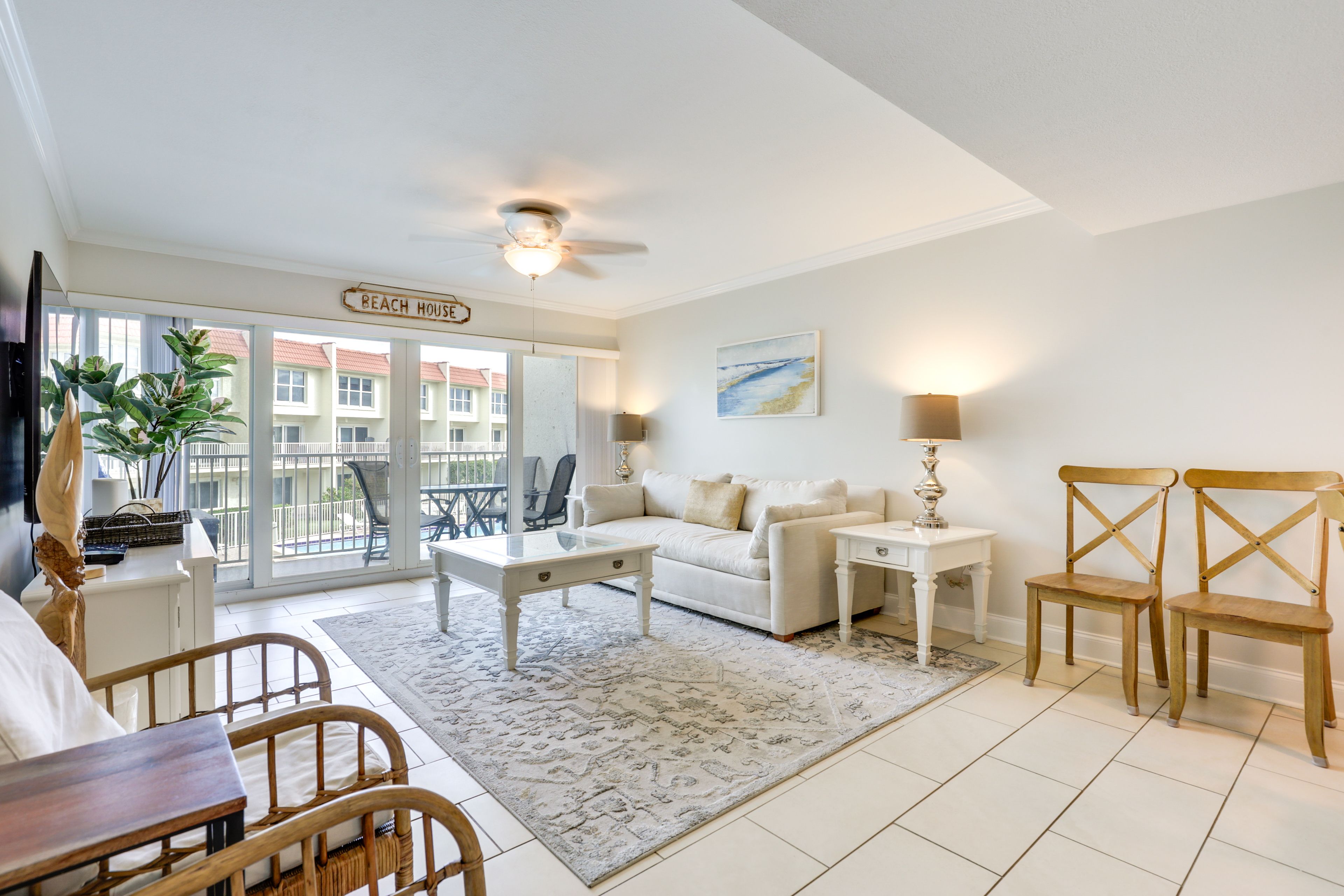 Living Room | Smart TV | Free WiFi